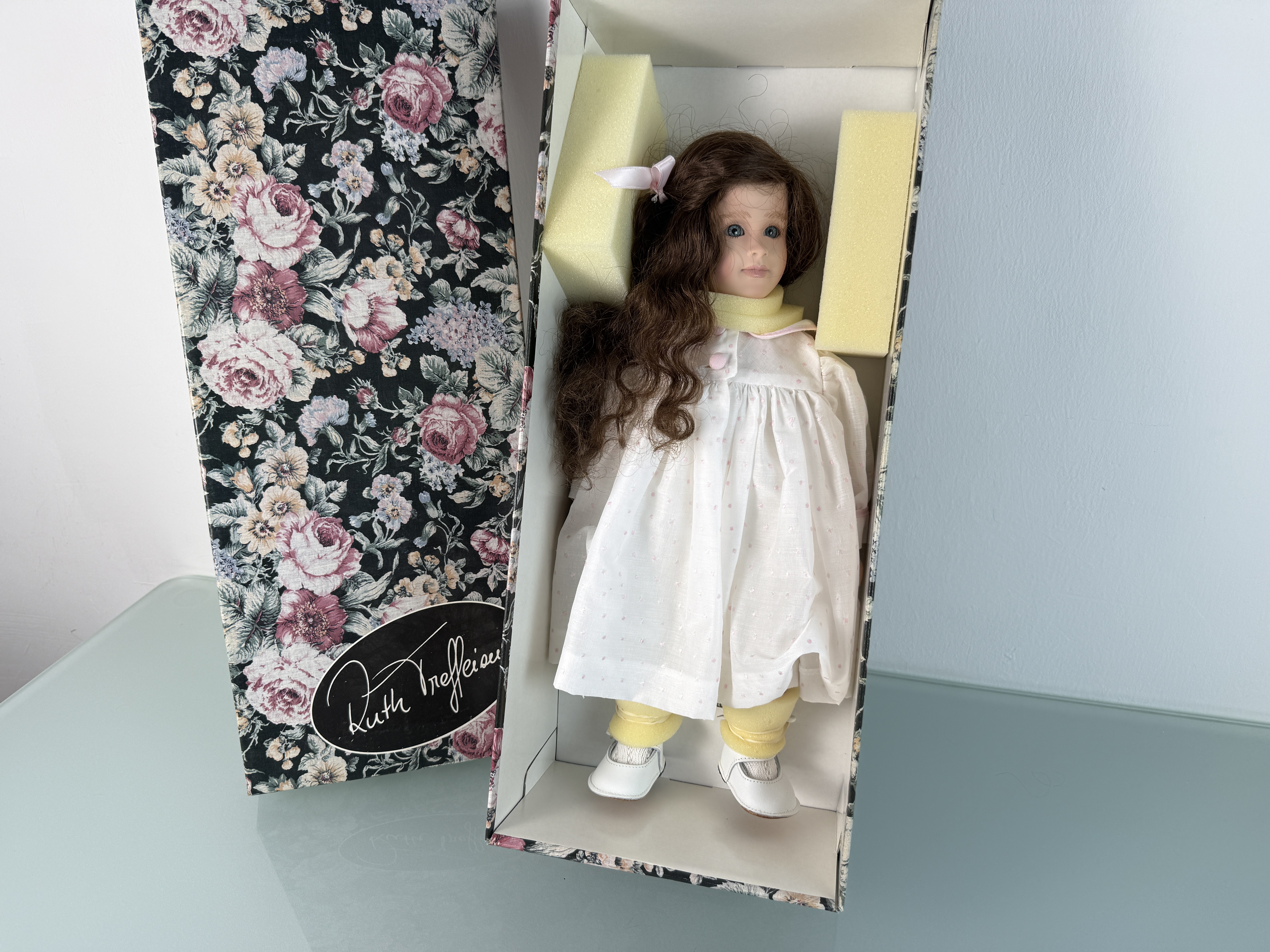 Künstlerpuppe Ruth Treffeisen Vinyl Puppe 40 cm. Top Zustand  