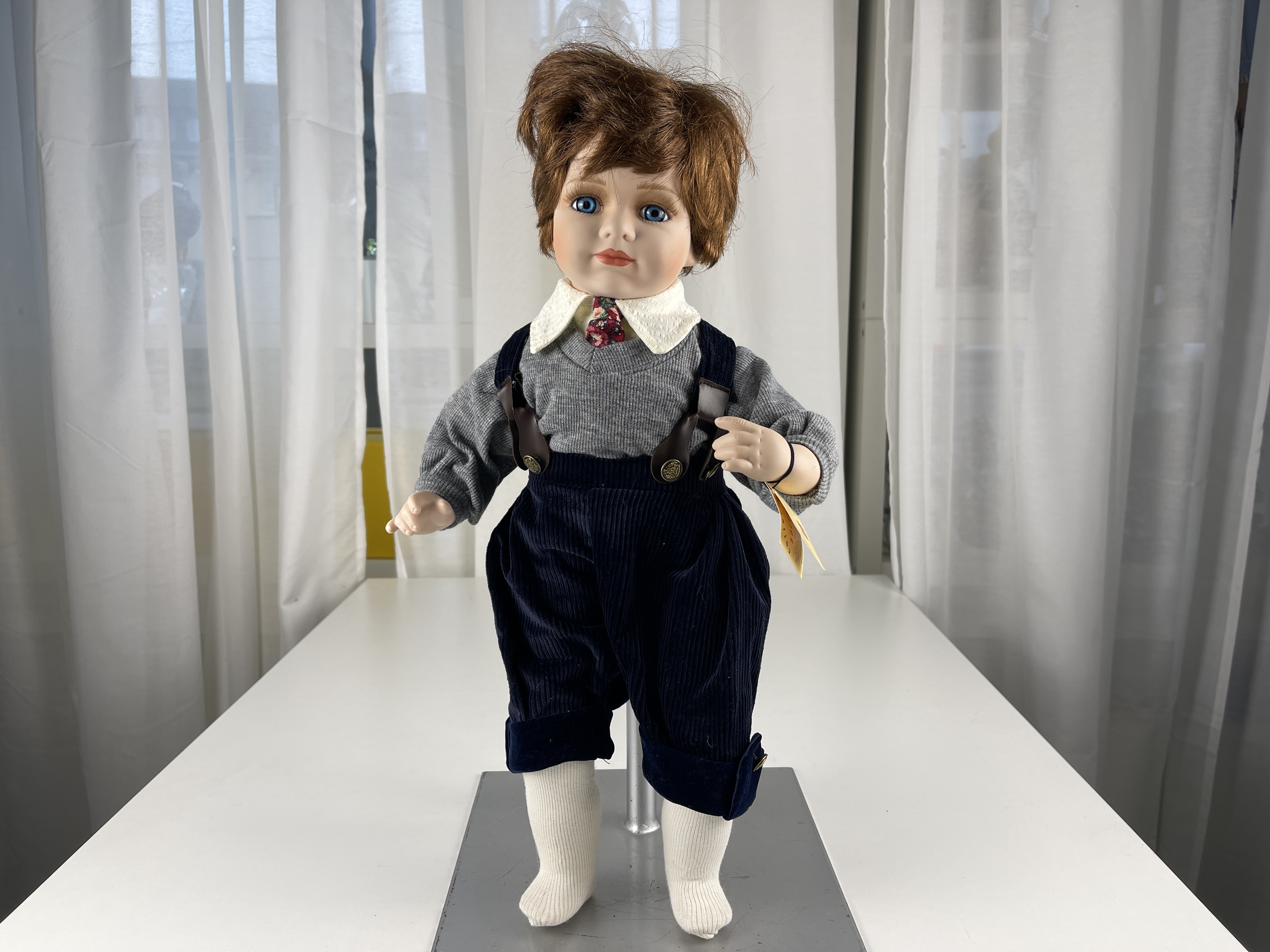 Künstlerpuppe Porzellan Puppe 48 cm. Top Zustand.    