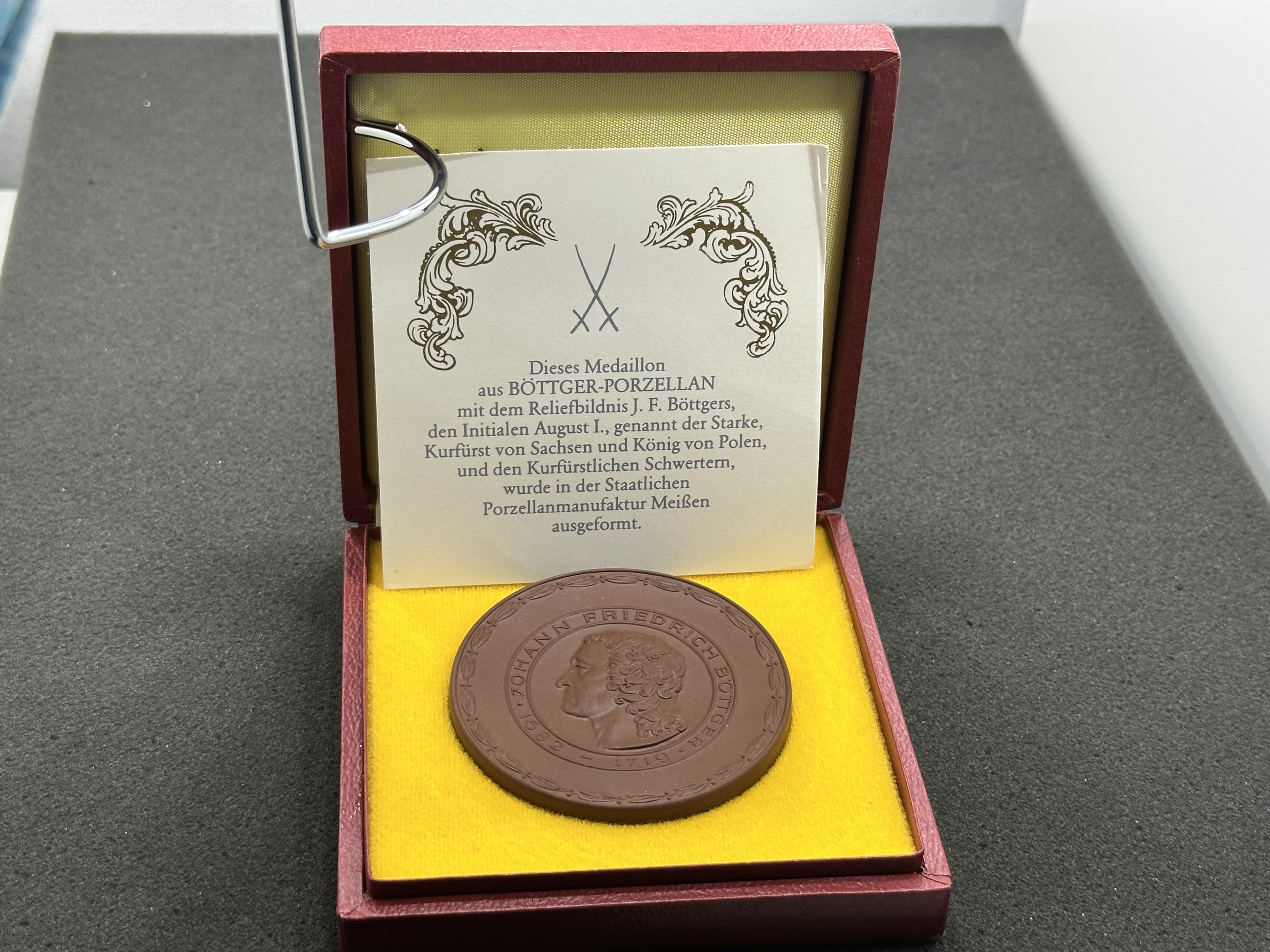 Meissen Böttger Porzellan Medaille  August I 6,5 cm Ø. 1 Wahl - Top Zustand