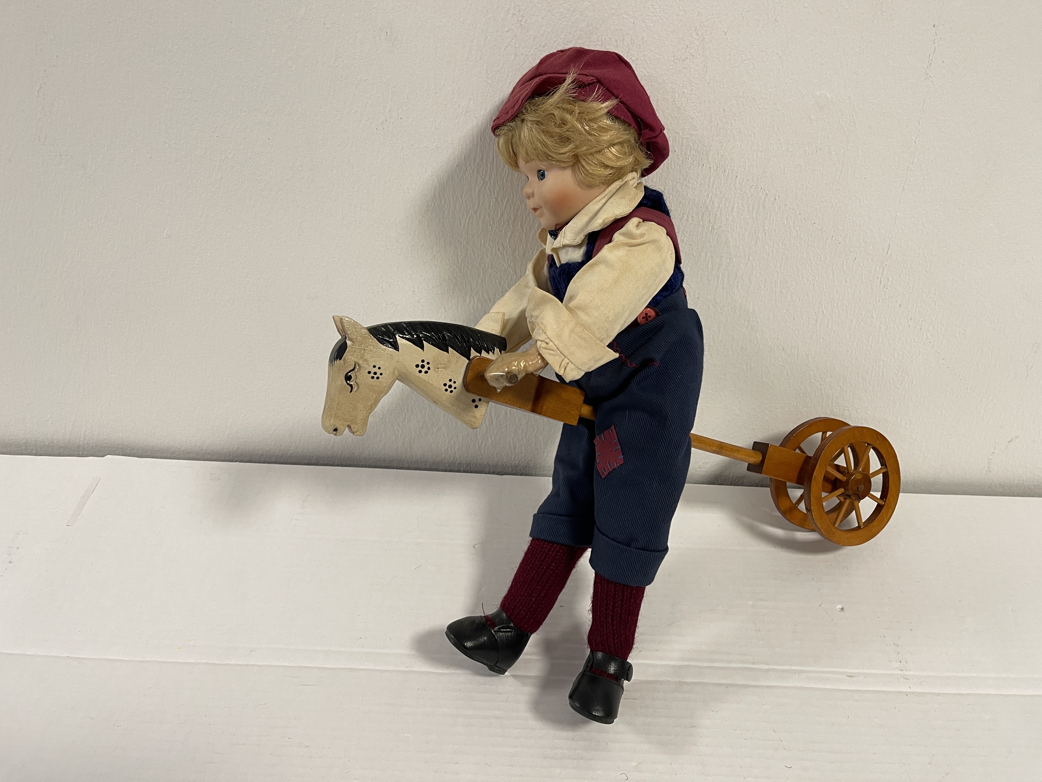 Porzellan Künstlerpuppe Puppe 39 cm. Guter Zustand.