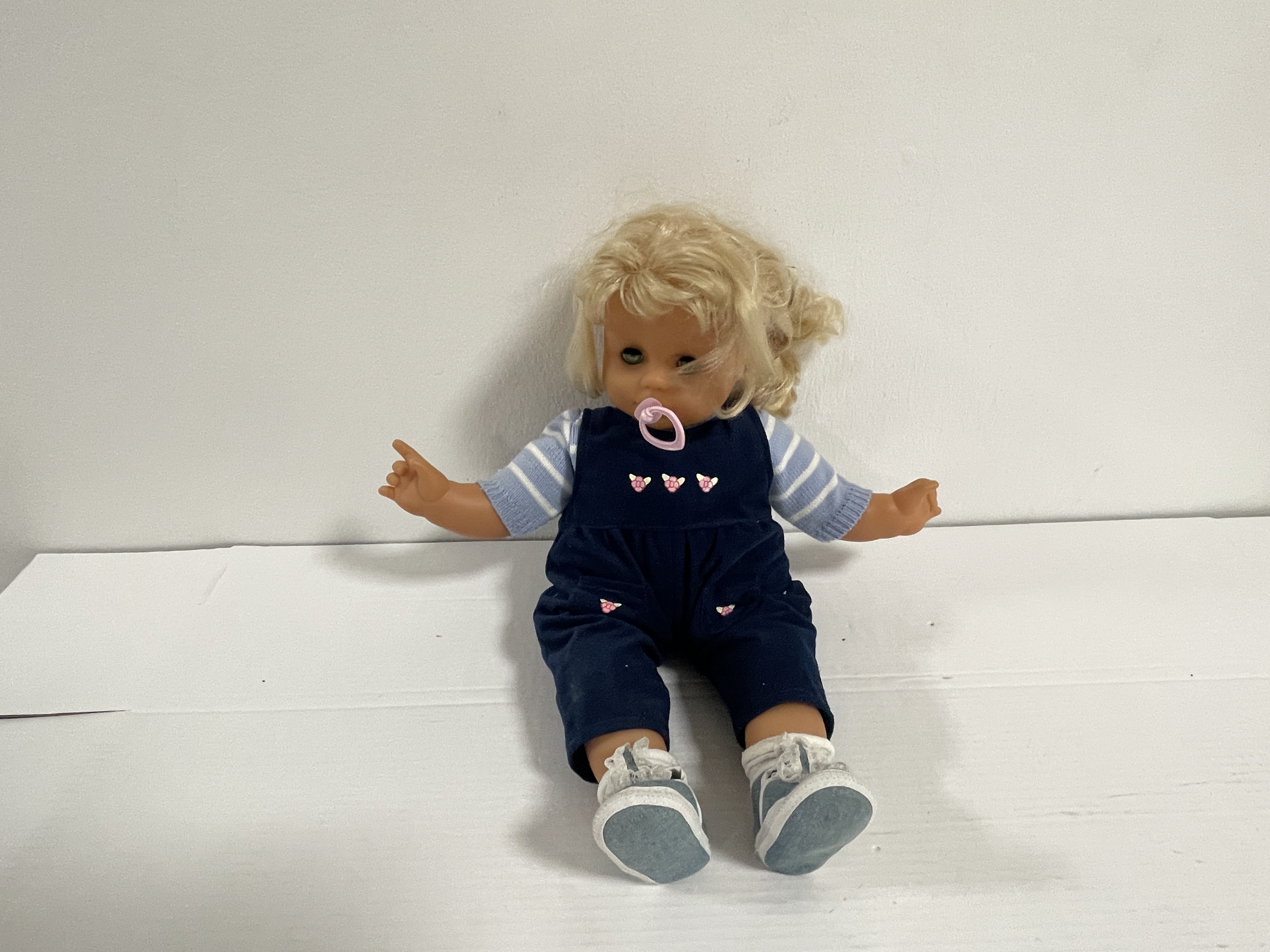 Künstlerpuppe Sammlerpuppe Vinyl Puppe 47 cm  Zustand siehe Fotos   