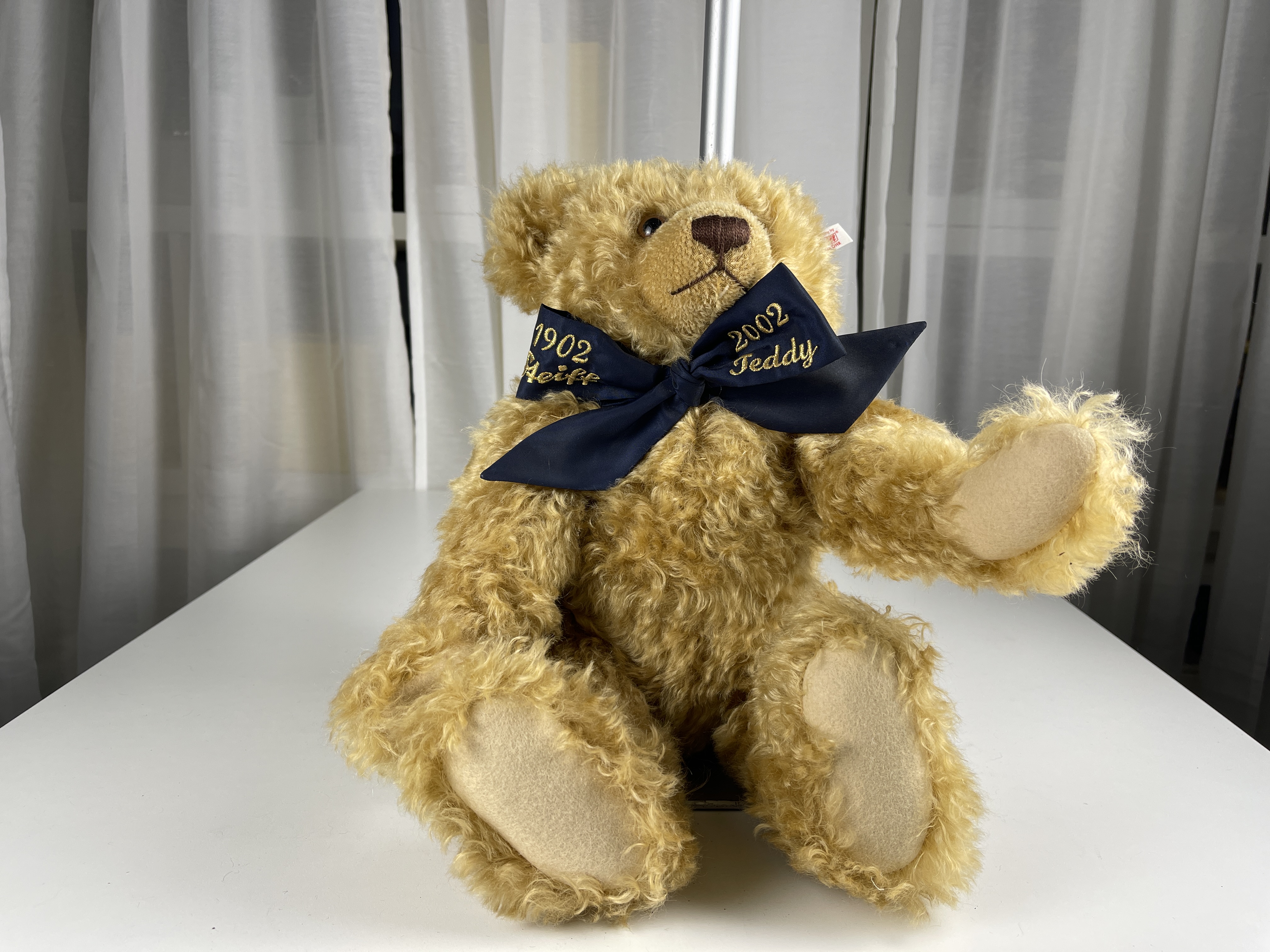 Steiff Tier 670985 Jubiläumsbär Teddy 44 cm. Top Zustand 