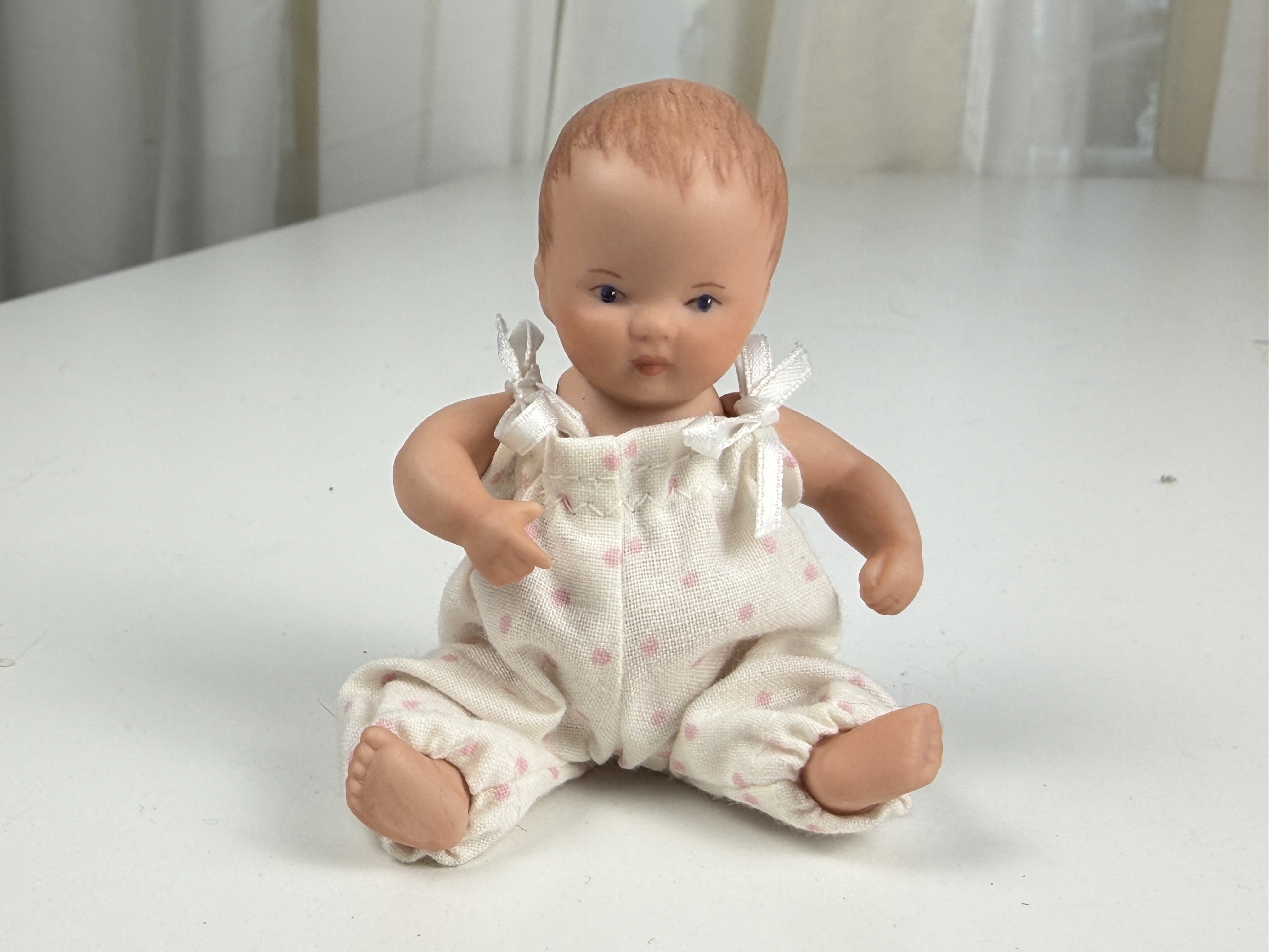 Künstlerpuppe Porzellanpuppe 10,5 cm Top Zustand siehe Bilder 