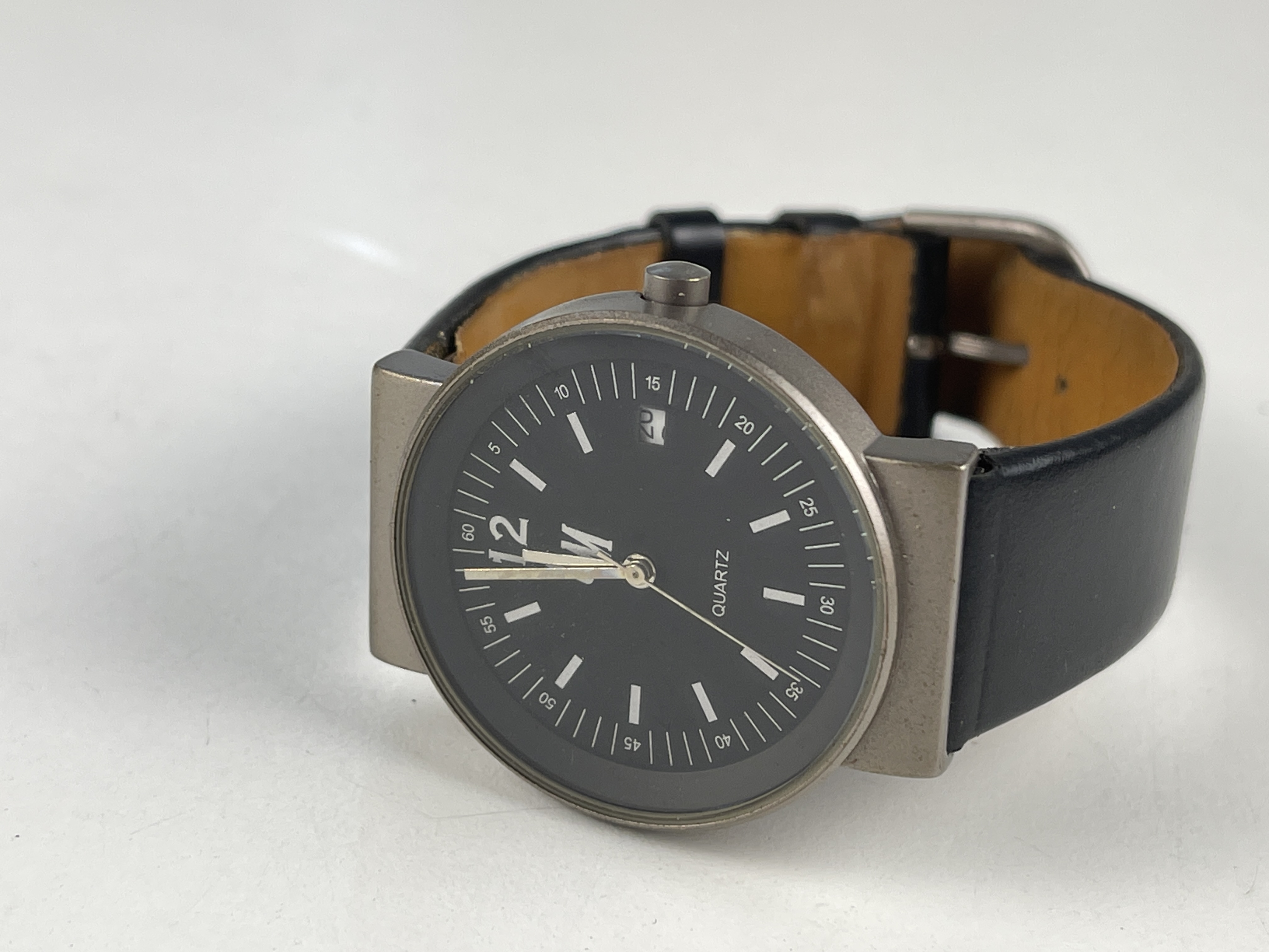  Herren Armbanduhr Quartz - Zustand siehe Fotos  