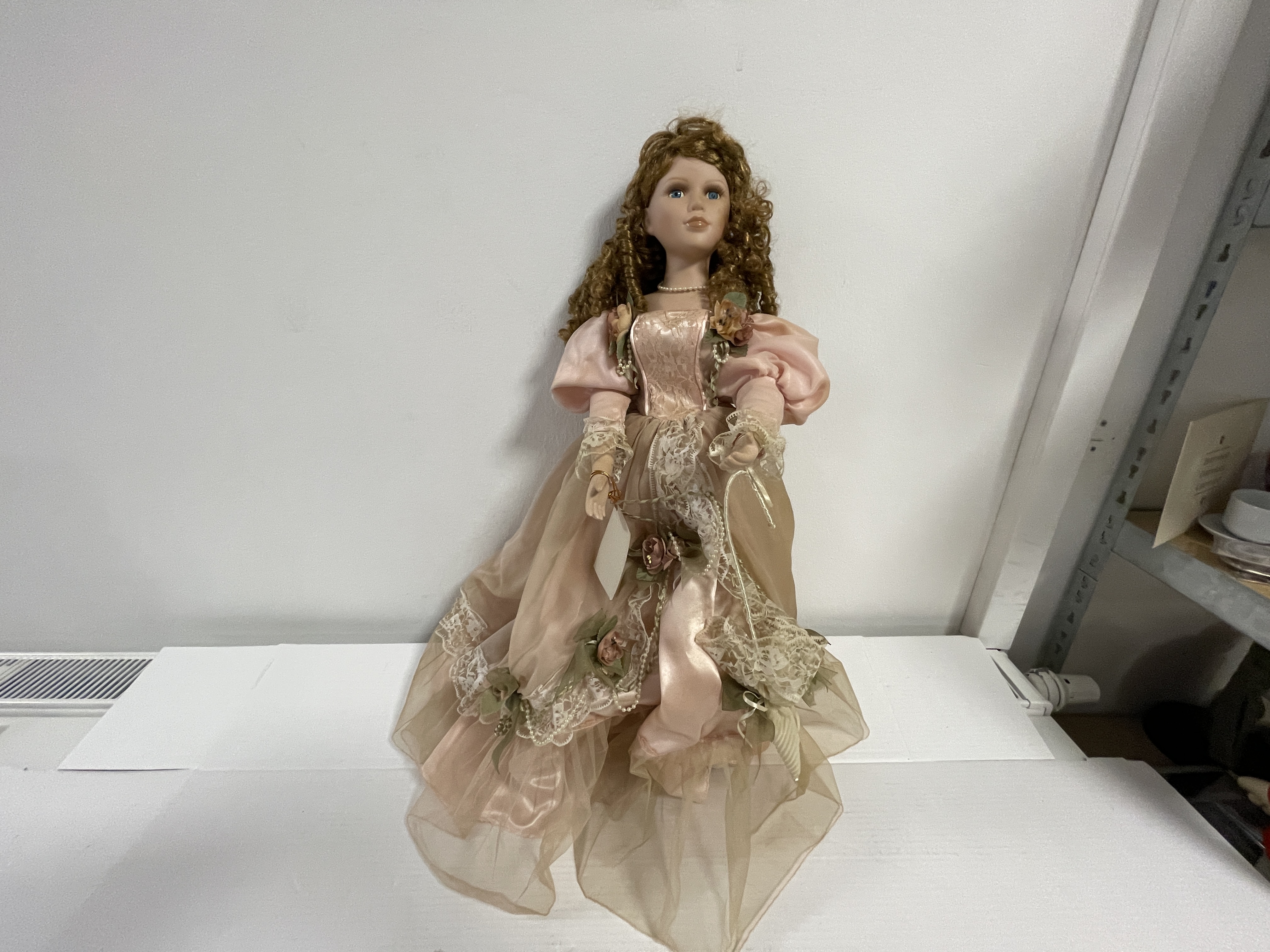 Künstlerpuppe Porzellan Sammler Puppe 69 cm. Raucherhaushalt Zustand siehe Fotos