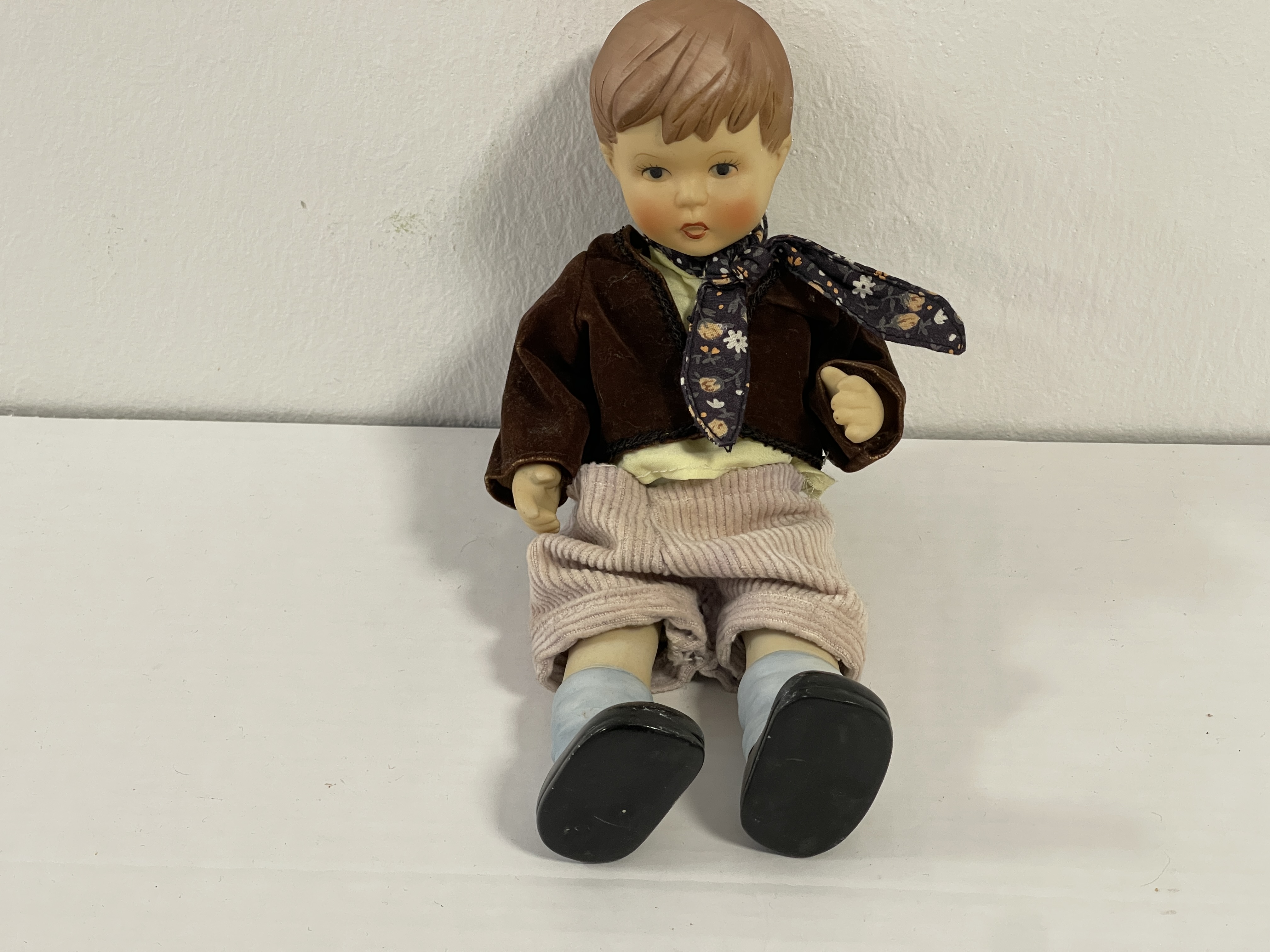 Künstlerpuppe Porzellan Puppe 23 cm Zustand Siehe Fotos.   