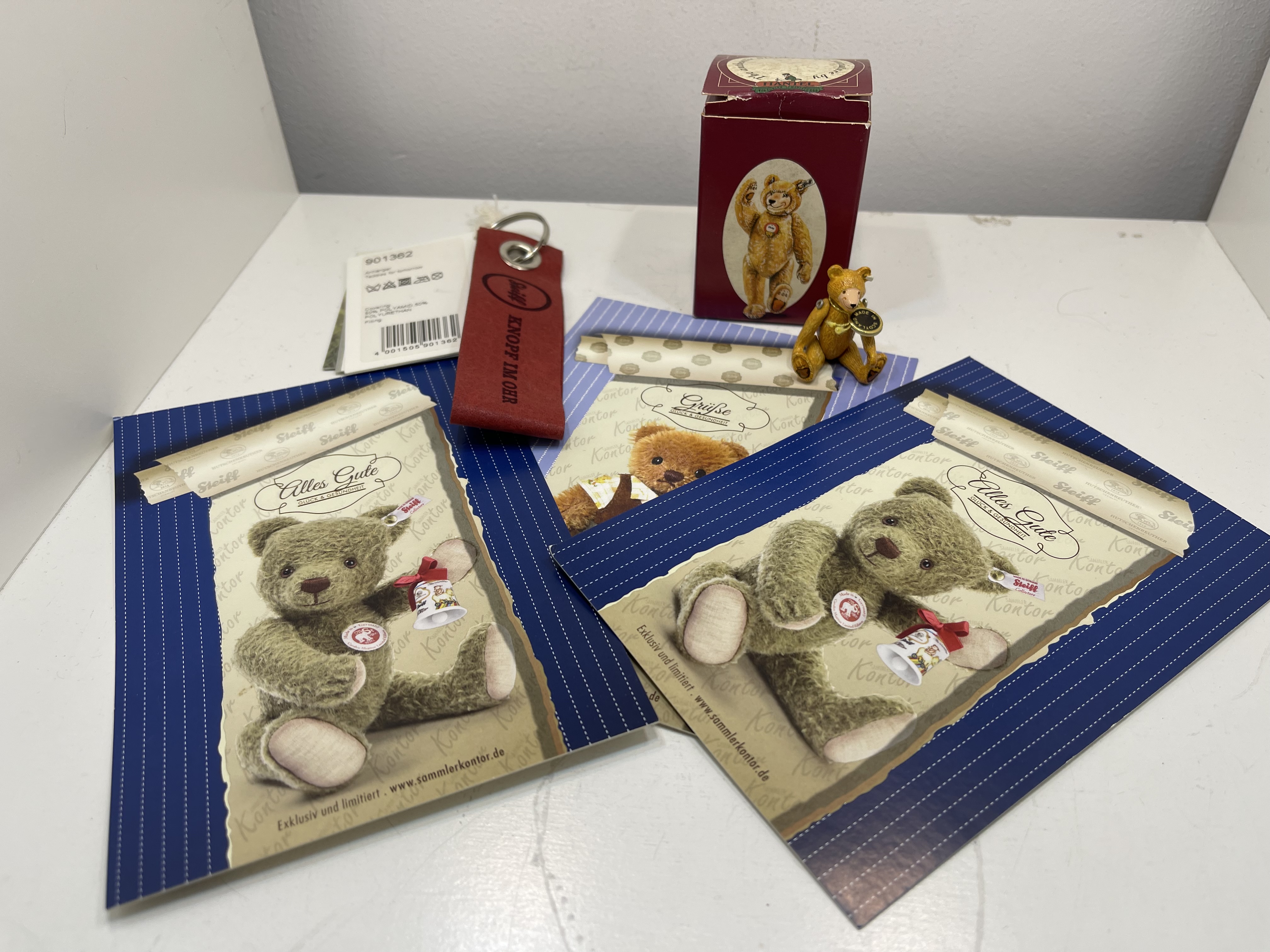Steiff 5 Teilig - Zinn Miniatur, Schlüsselanhänger, 3 Postkarten. Top Zustand 