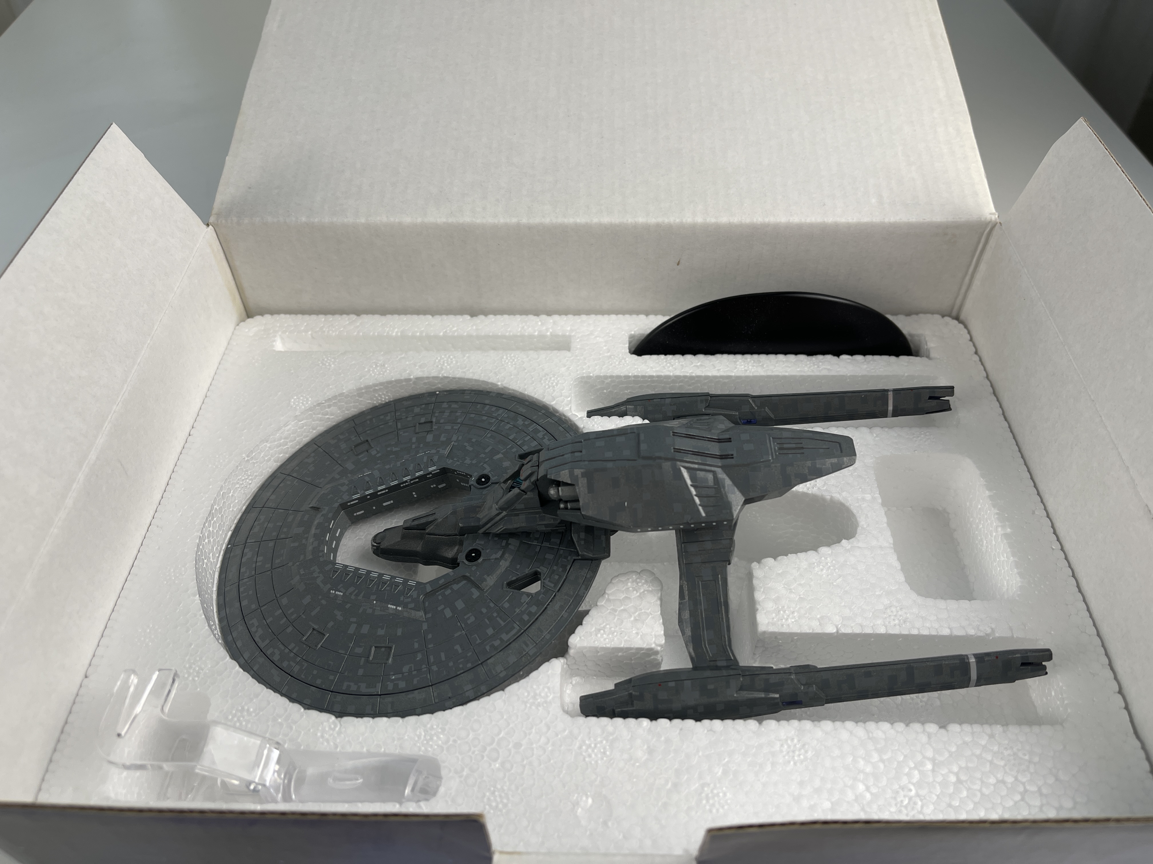 Star Trek U.S.S Vengance Raumschiff ca. 21 cm - OVP - Top Zustand