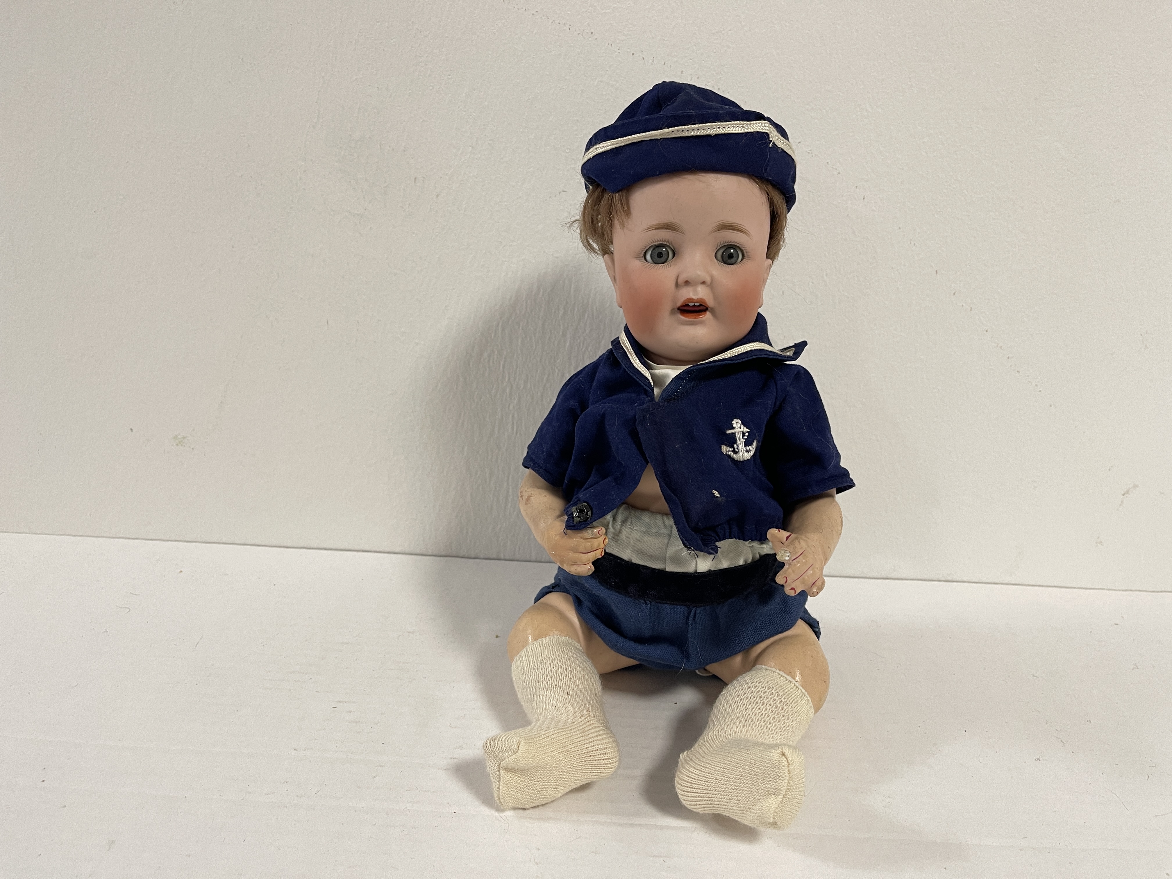 Alte Puppe Sammler Porzellankopf Puppe 31 cm. Zustand Siehe Fotos. 