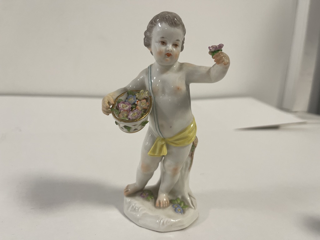 Meissen Porzellan Figur  13,5 cm. Zustand siehe Fotos 