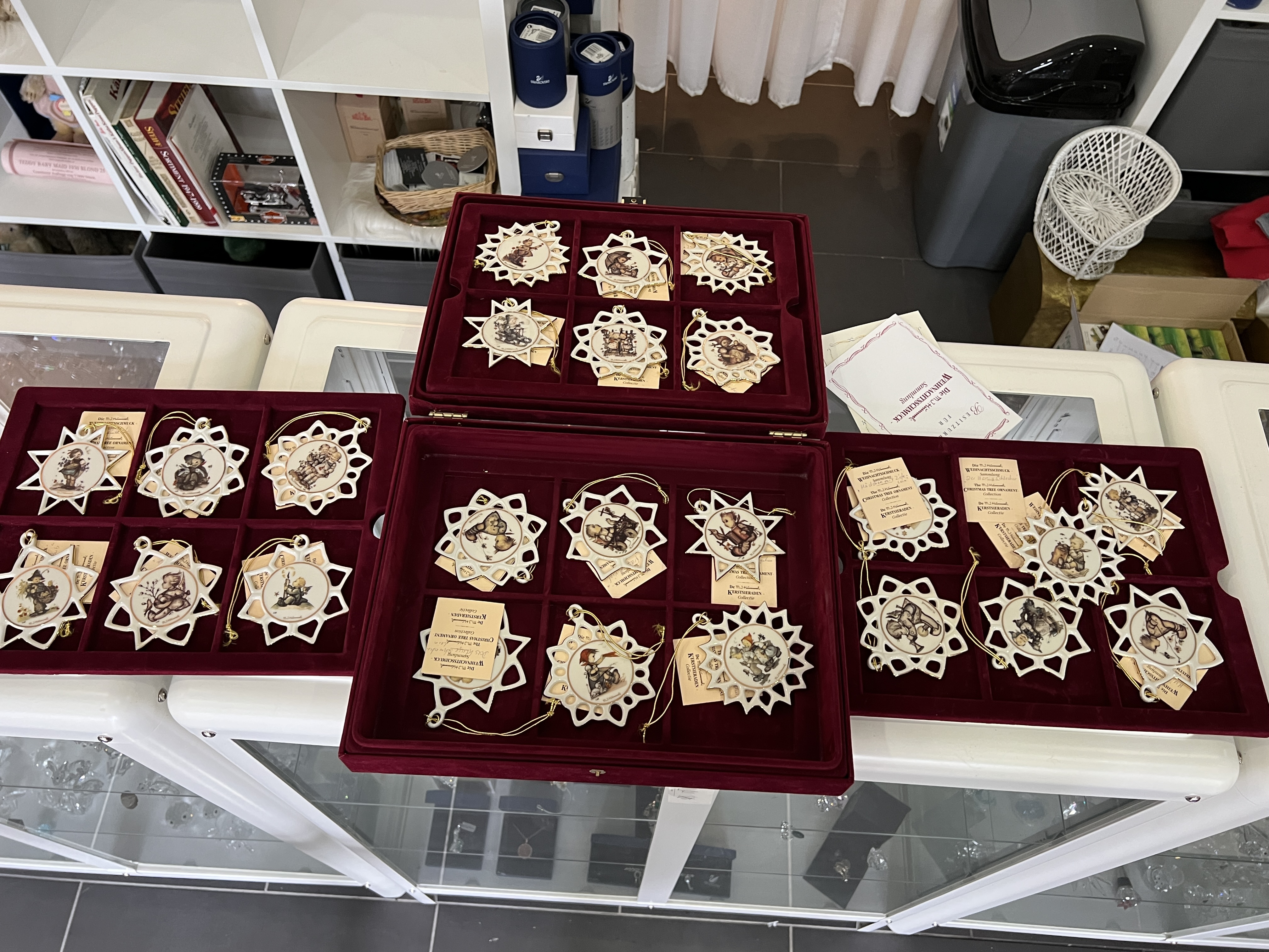 M.I. Hummel Weihnachtssterne Christbaumschmuck 24 Stück im Koffer. 1 Wahl - Top Zustand    