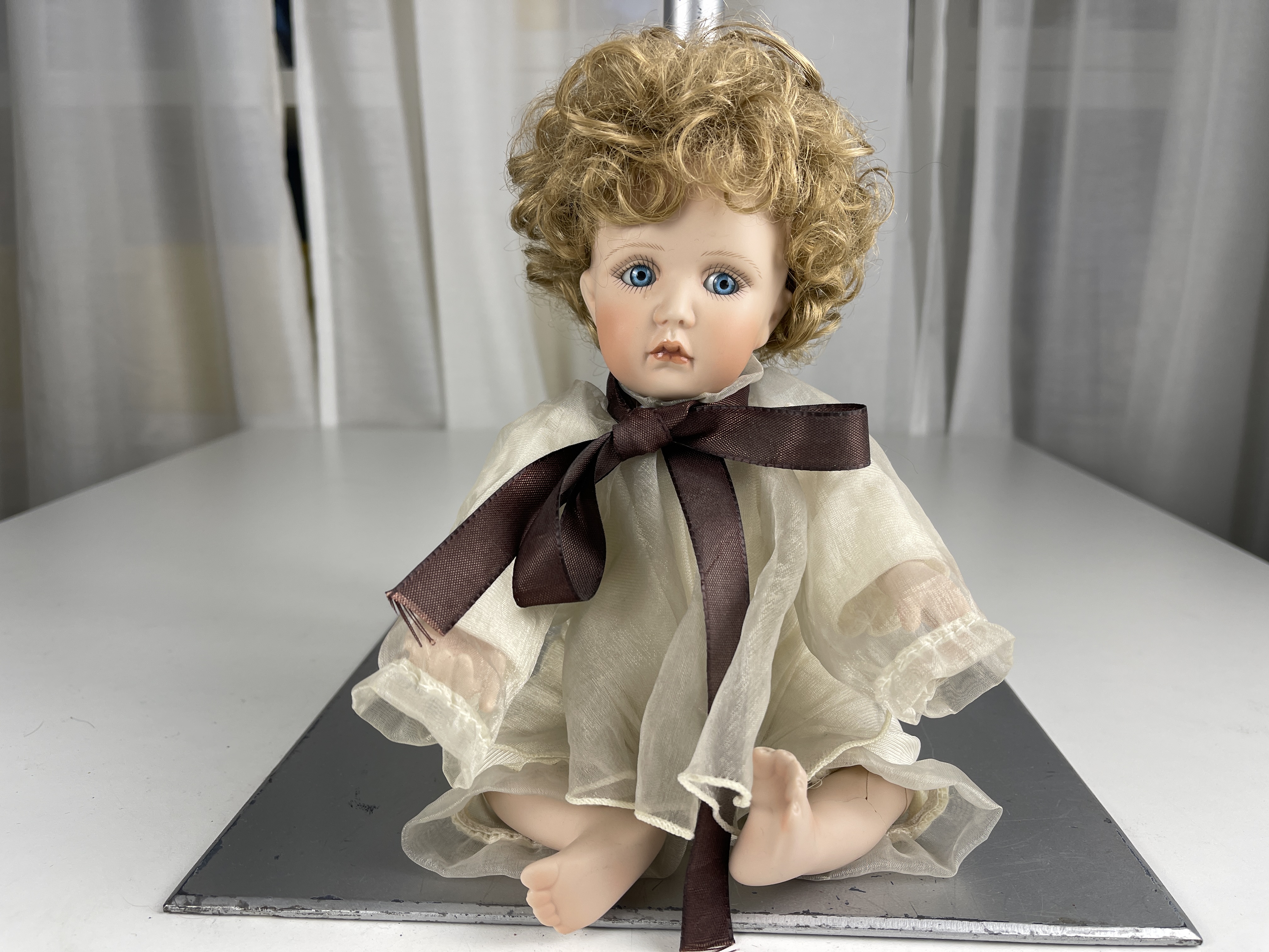 Künstlerpuppe Cindy McClure Porzellan Puppe 20 cm.  Defekt