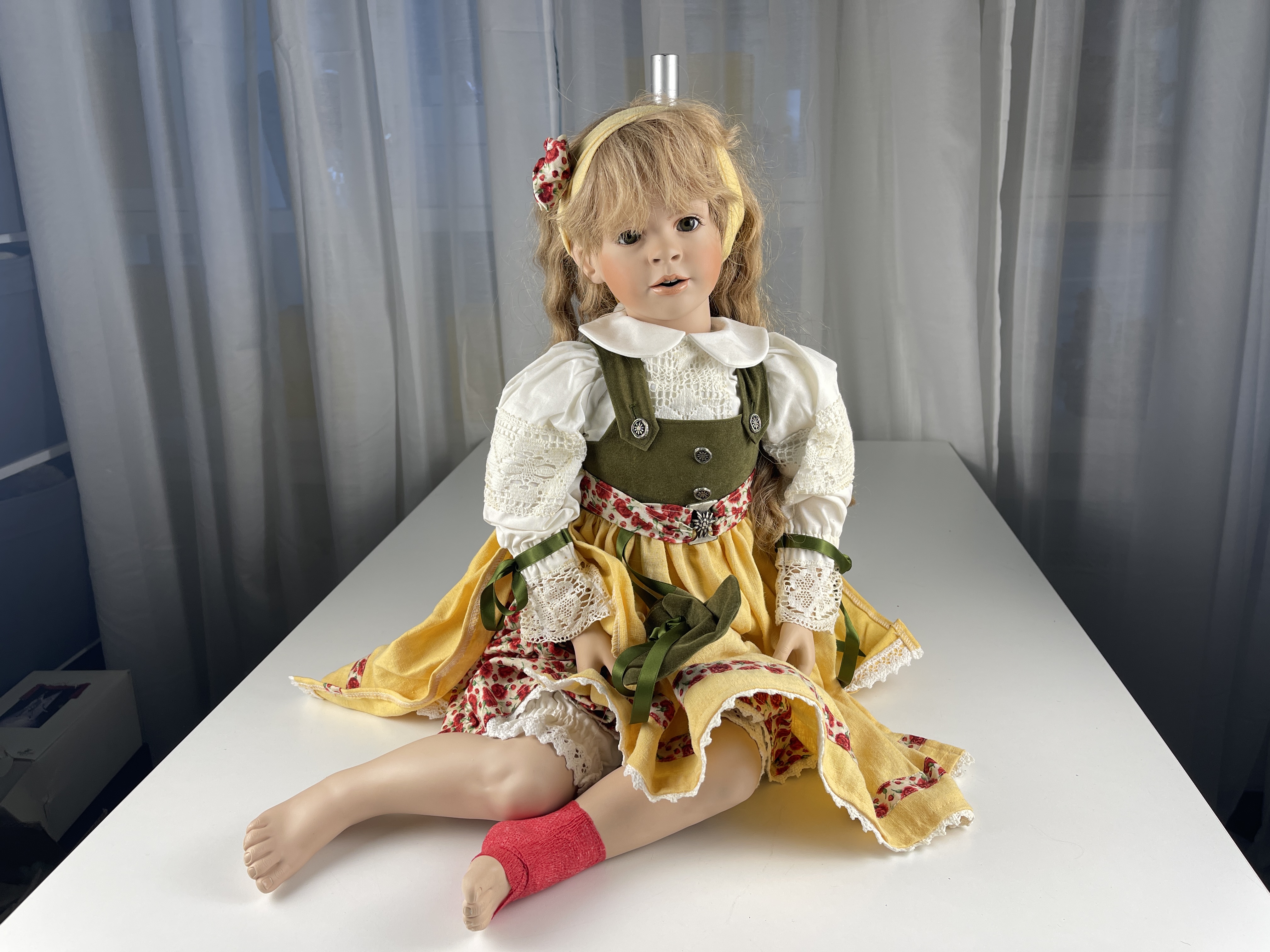 Künstlerpuppe Porzellan Puppe  UKL 73 cm. Zustand siehe Fotos  