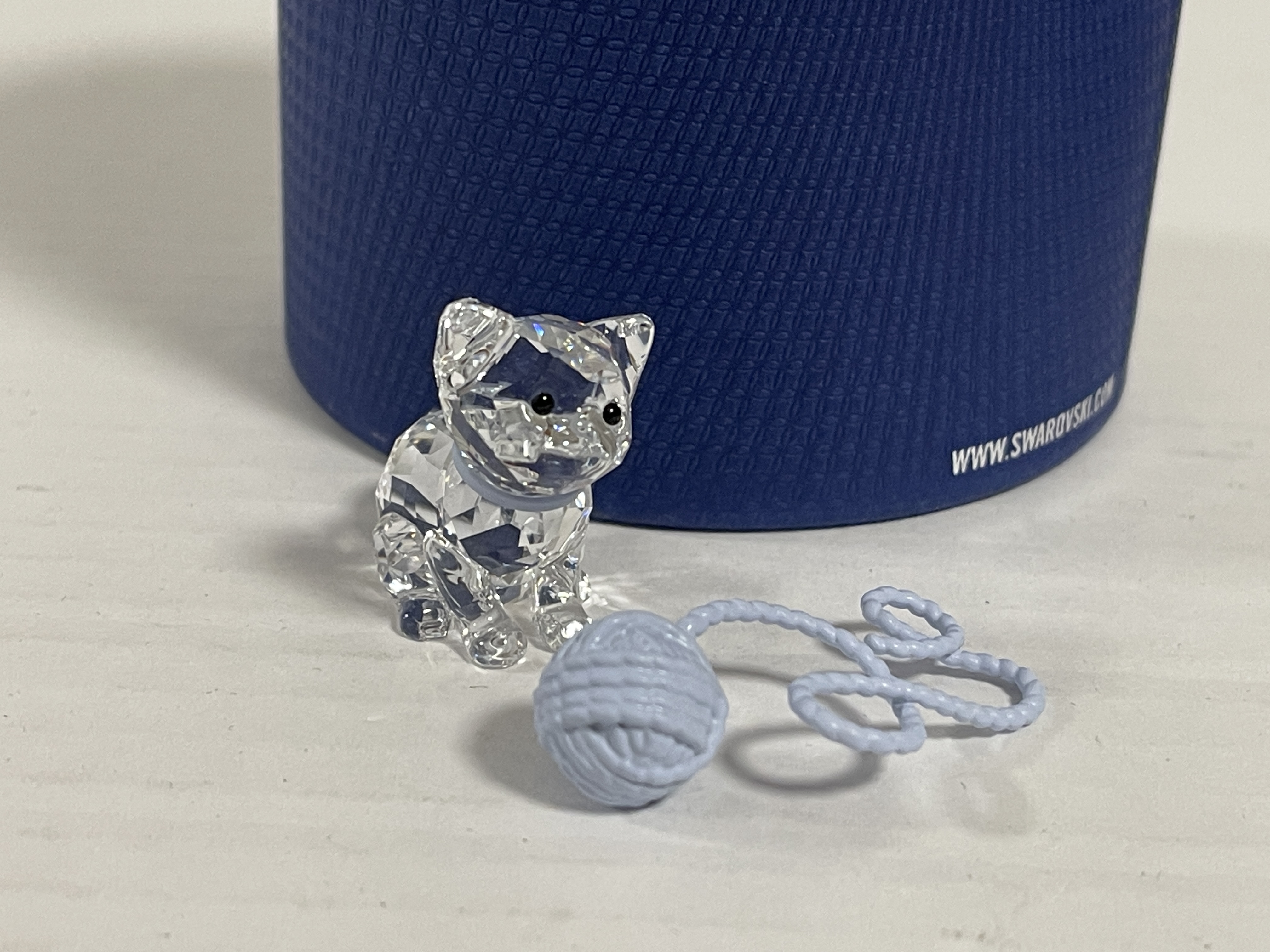 Swarovski Figur 1193540 Katze mit Wollknäuel 3,7 cm. OVP + Zertifikat. Top Zustand
