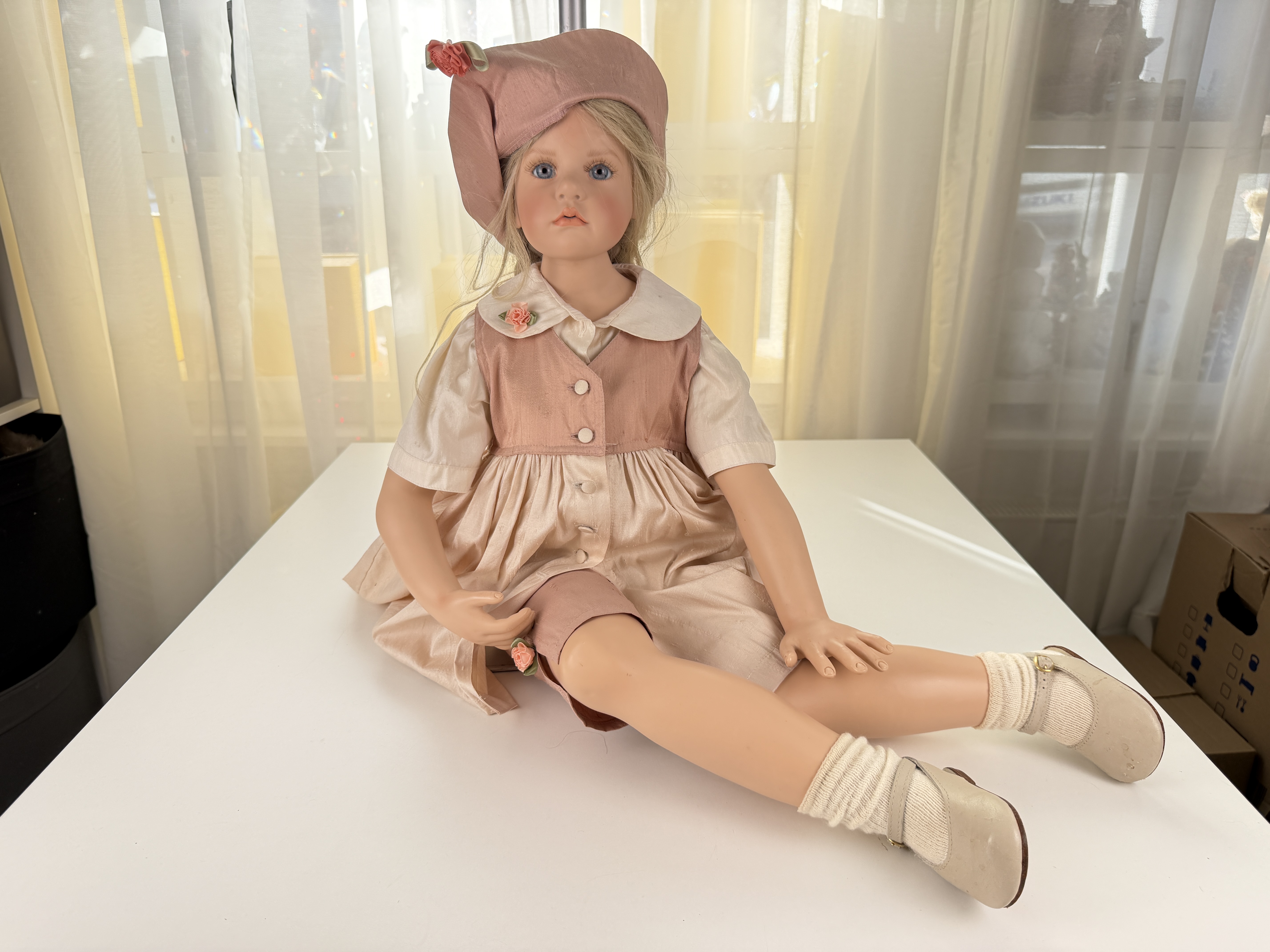 Künstlerpuppe W.P.M. Puppe Hildegard Günzel Vinyl Puppe 75 cm. Top Zustand.