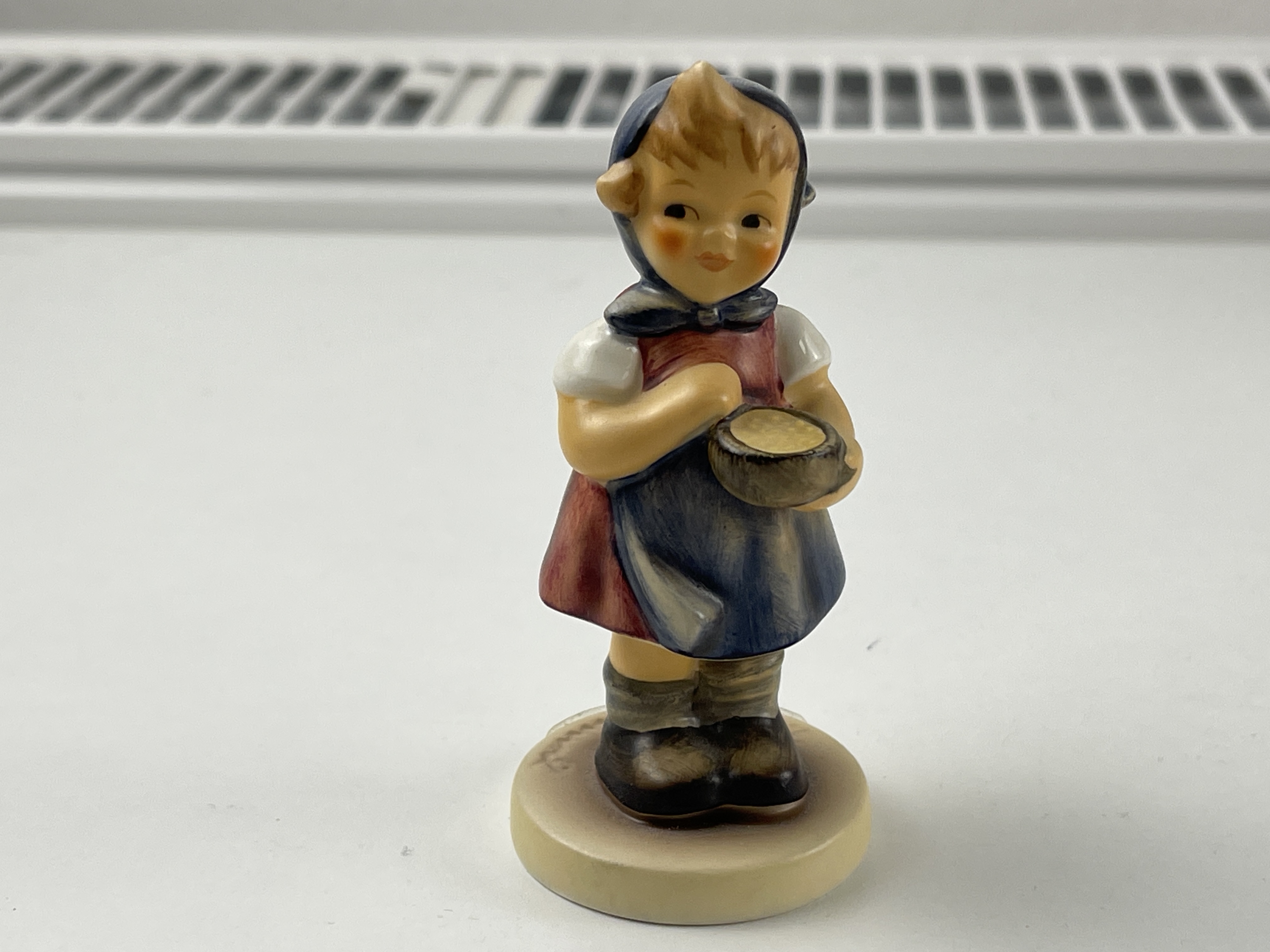 Hummel Figur 629 Jungbäuerin 9 cm. 1 Wahl - Top Zustand    