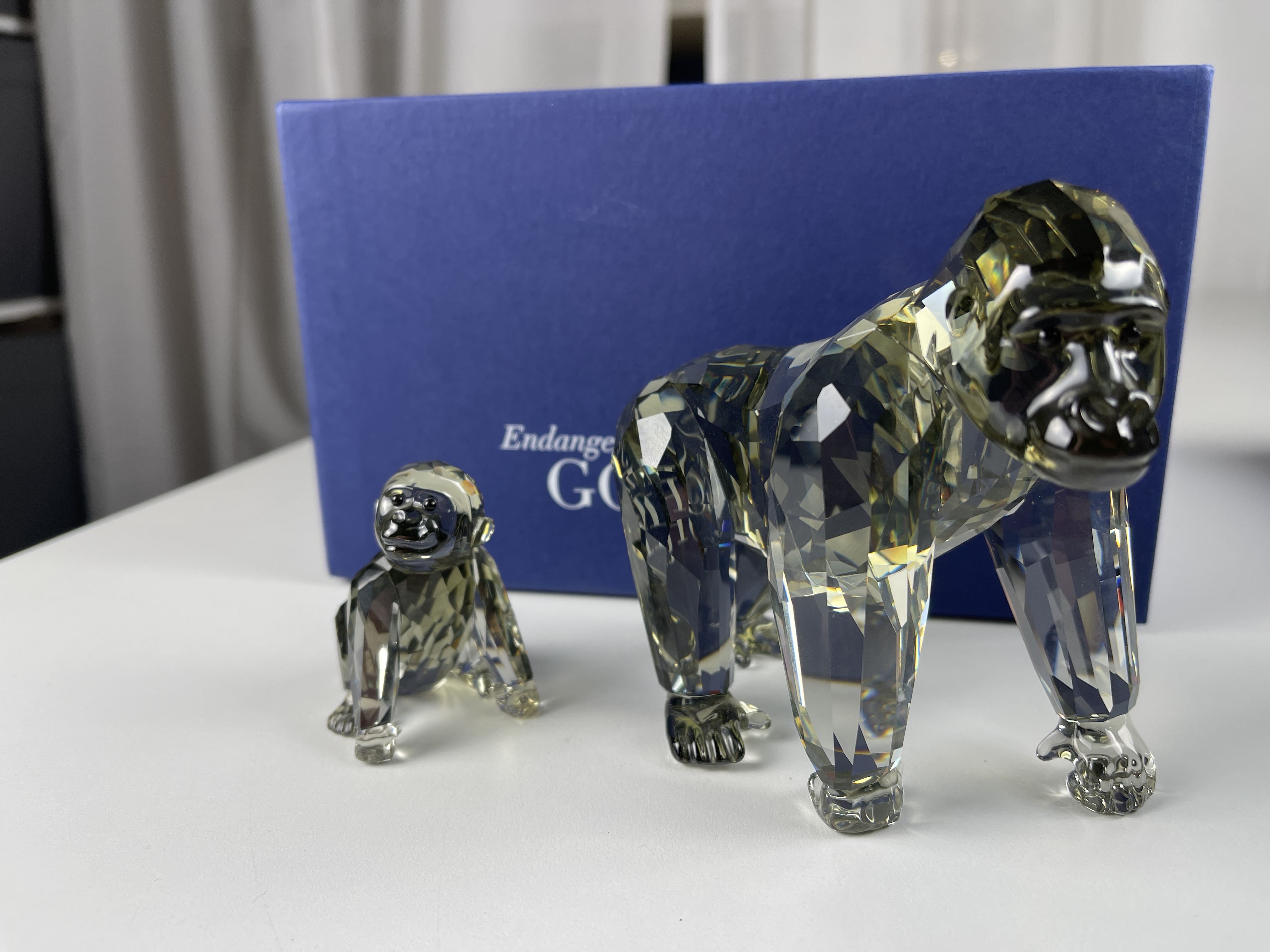  Swarovski Figur 952504 Jahresfiguren 2009 Gorillas + Kiste & Zertifikat. Top Zustand