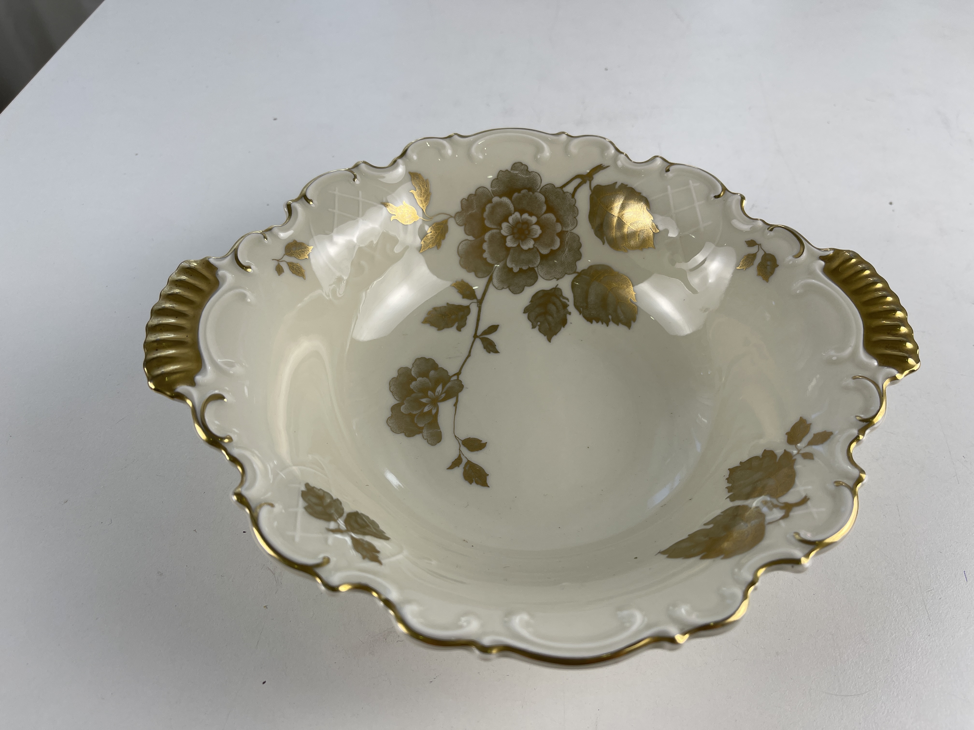 Sammler Porzellan Schale 23 x 6 cm. Guter Zustand 