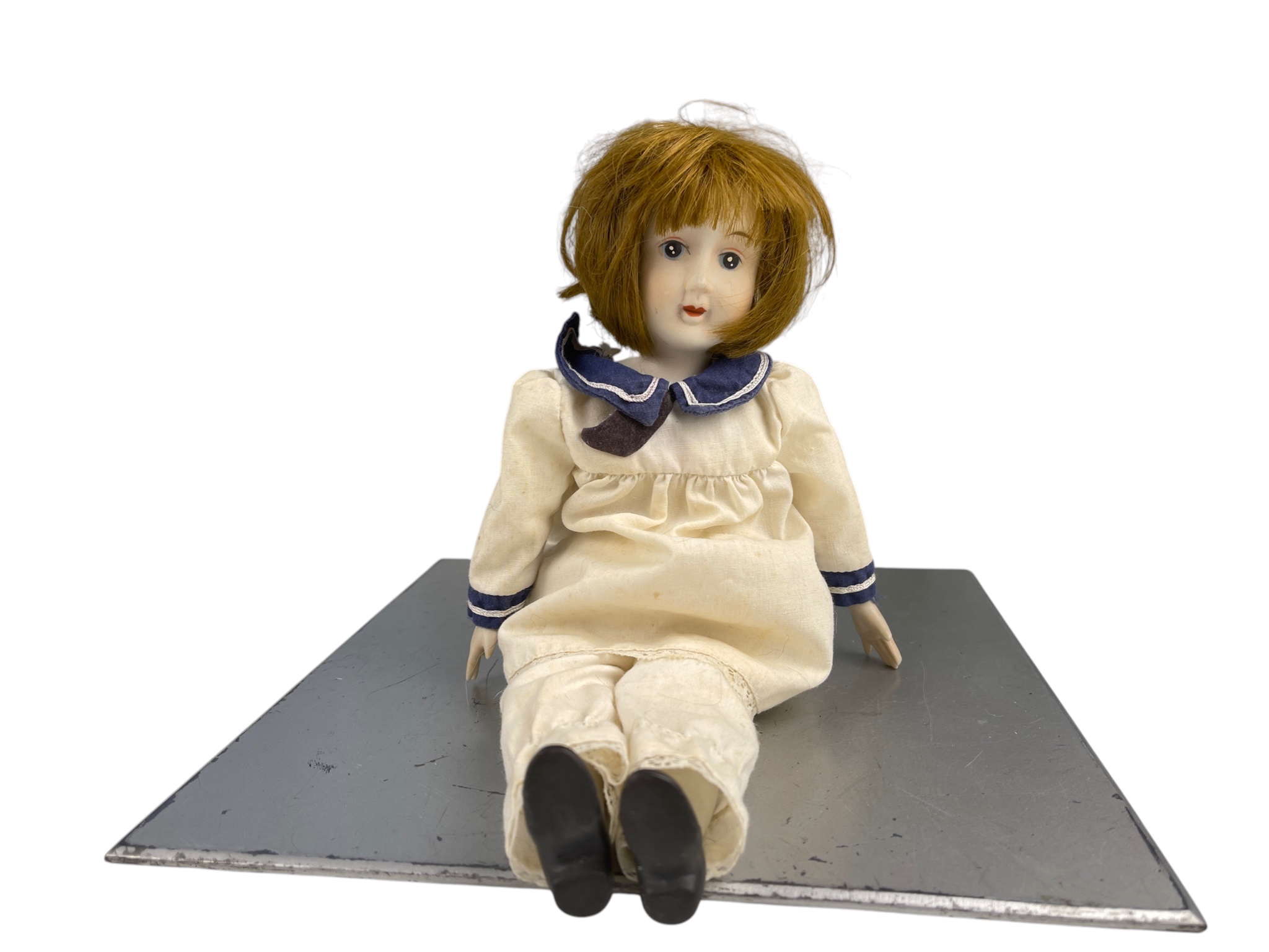 Künstlerpuppe Porzellankopf Puppe 30 cm Zustand Siehe Fotos.    