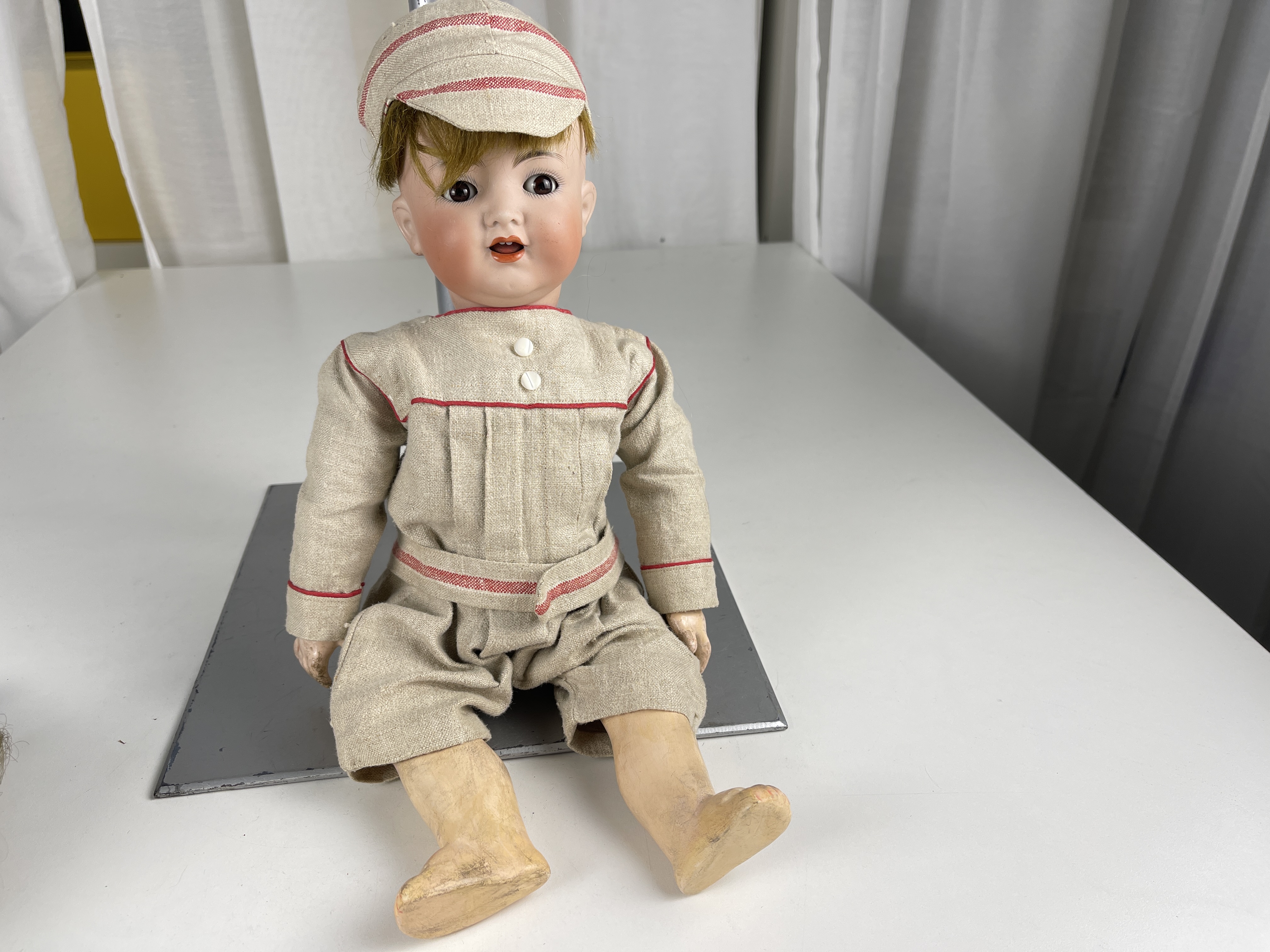 Alte Puppe Sammler Porzellankopf Puppe 36 cm. Zustand Siehe Fotos.  