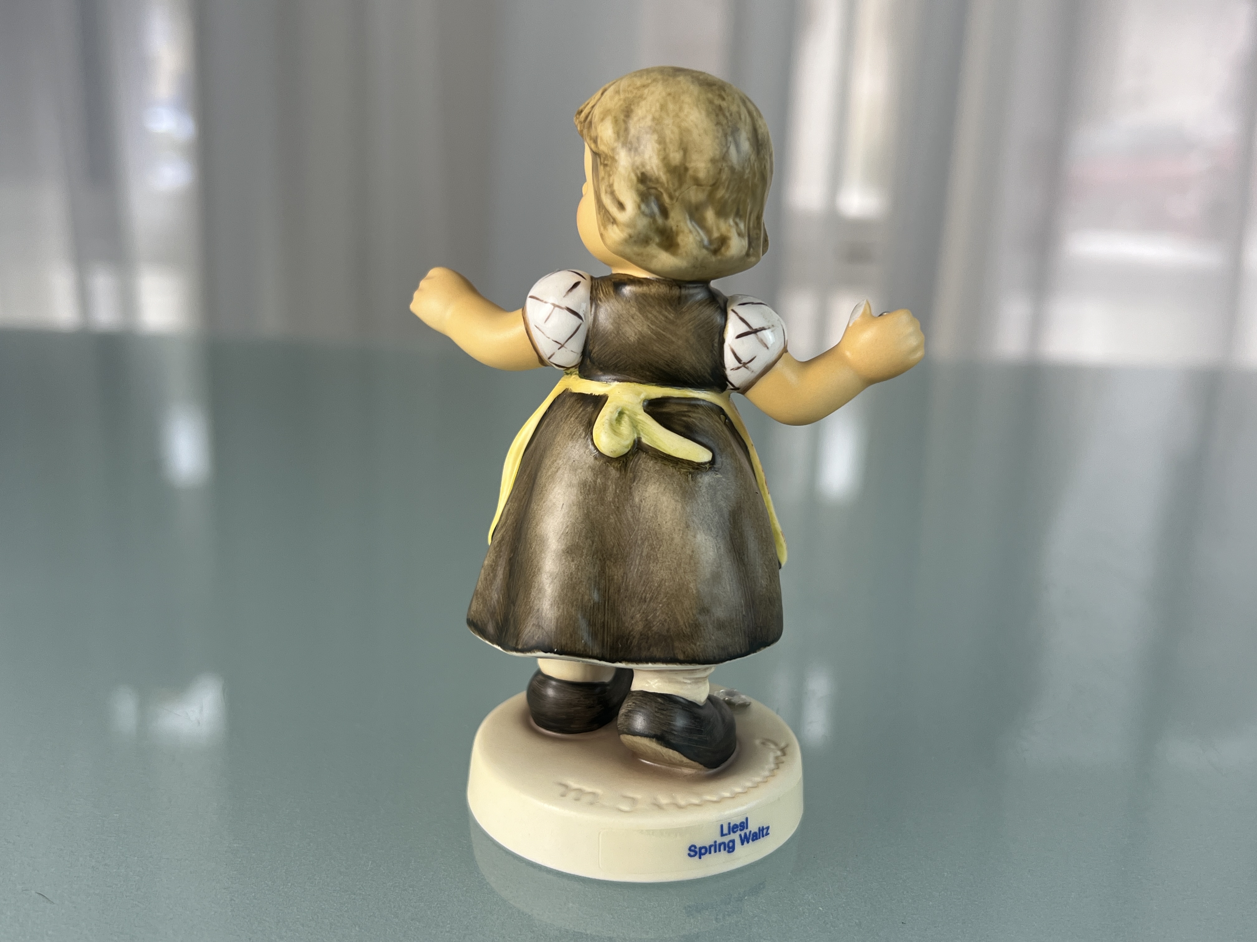 Hummel Figur 912/B Liesl 10 cm. 1 Wahl Top Zustand 