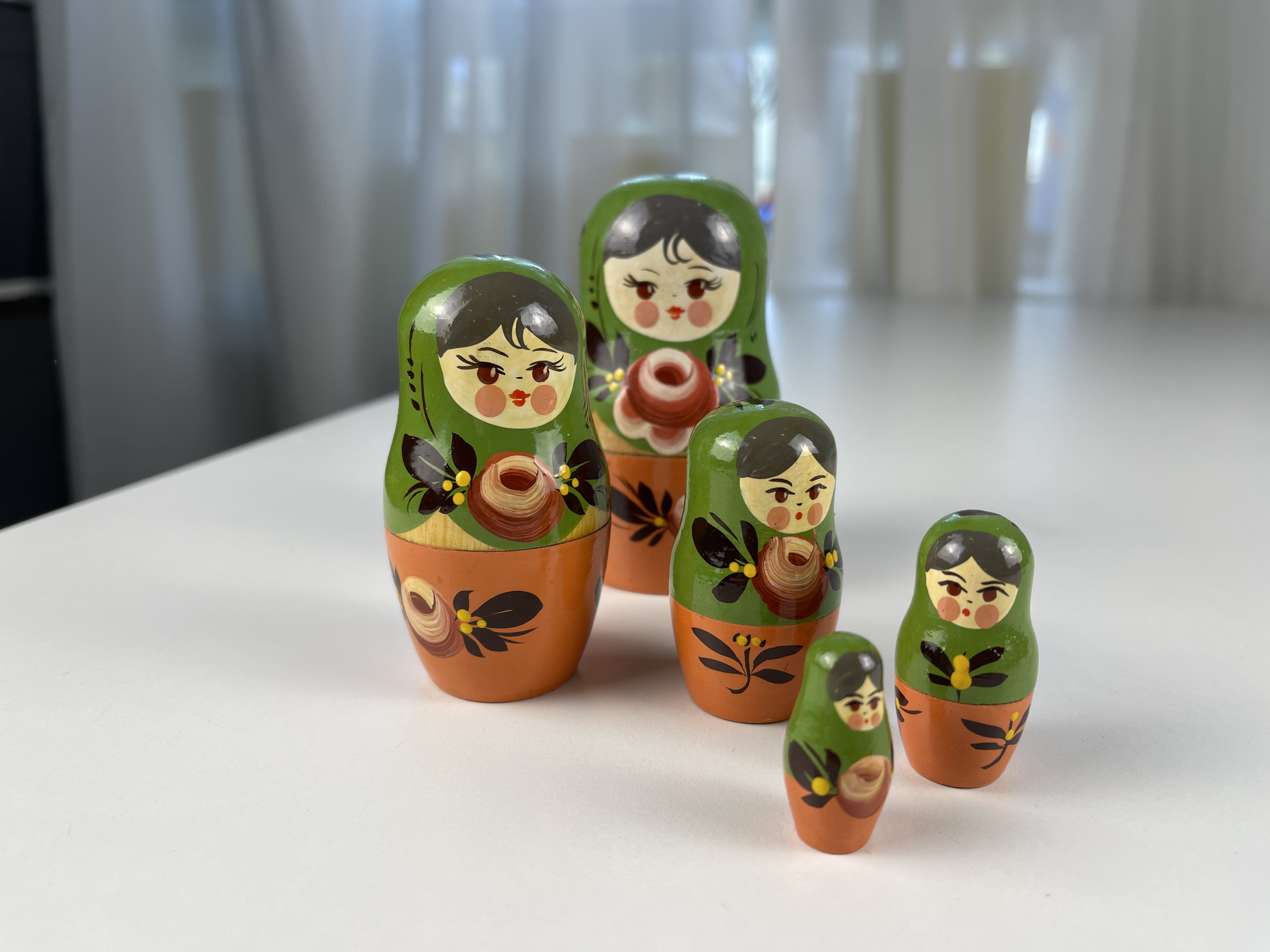 Holz Figur Matroschka  10 cm - Zustand  siehe Fotos 