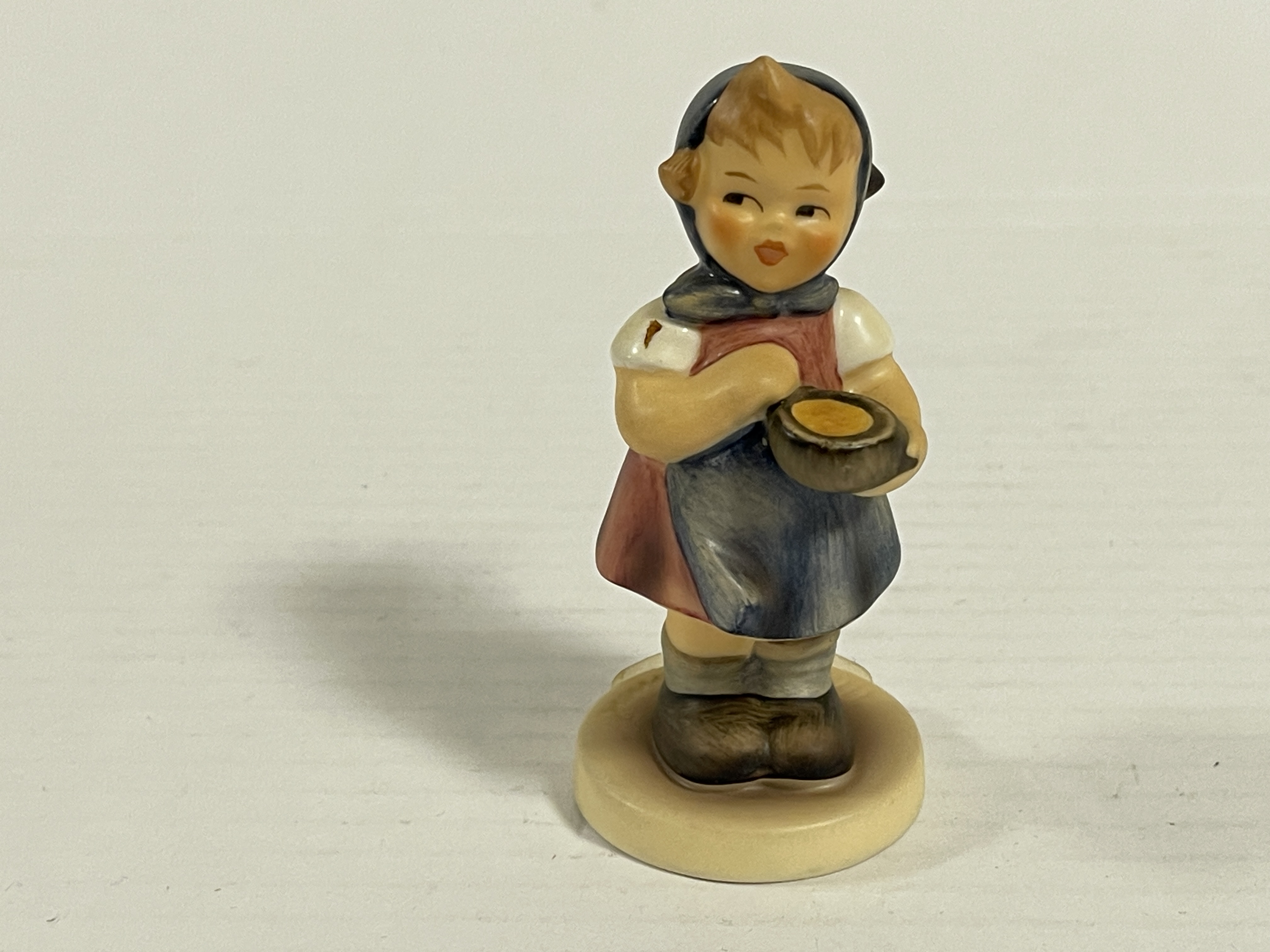 Hummel Figur 629 Jungbäuerin 9 cm. 1 Wahl Top Zustand    