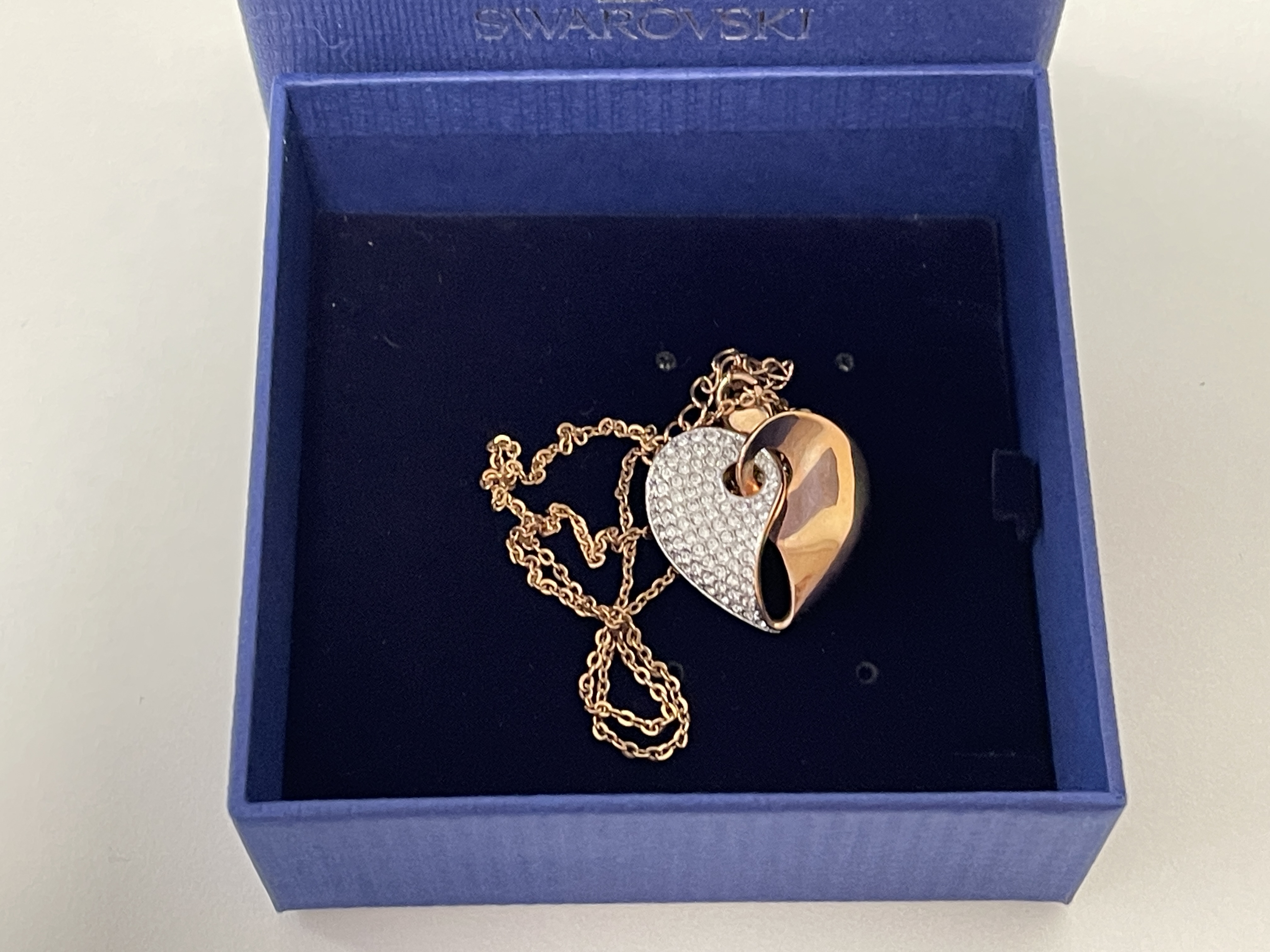 Swarovski Halskette ca. 45 cm + Kiste. Top Zustand  