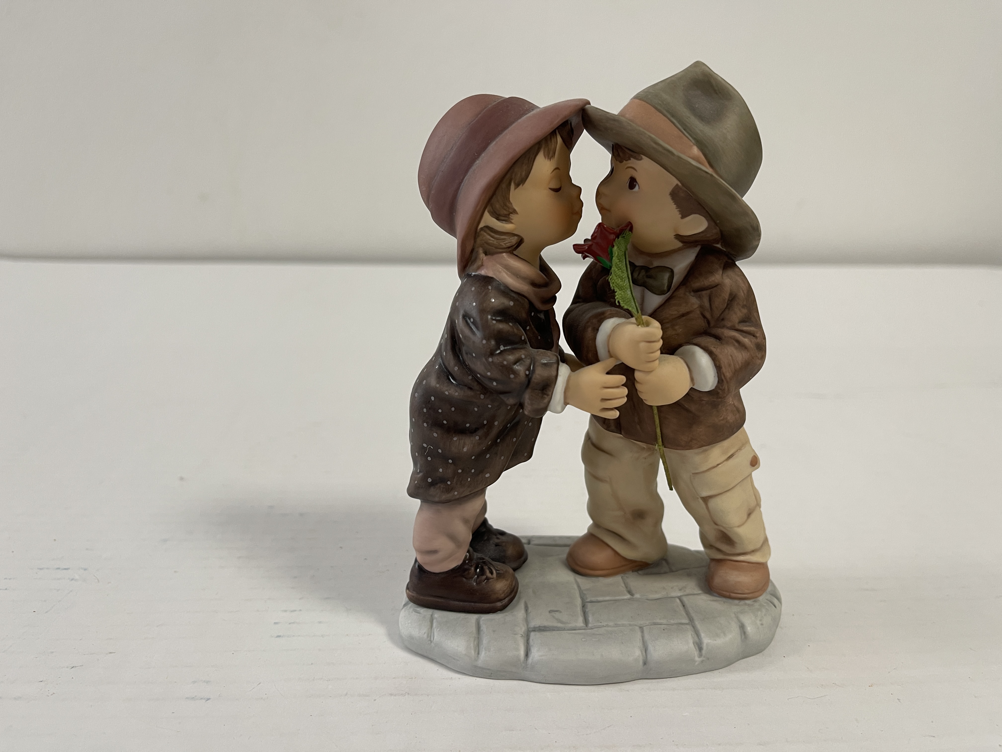 Goebel Figur Kim Anderson First Kiss 15 cm 1 Wahl - Top Zustand.  
