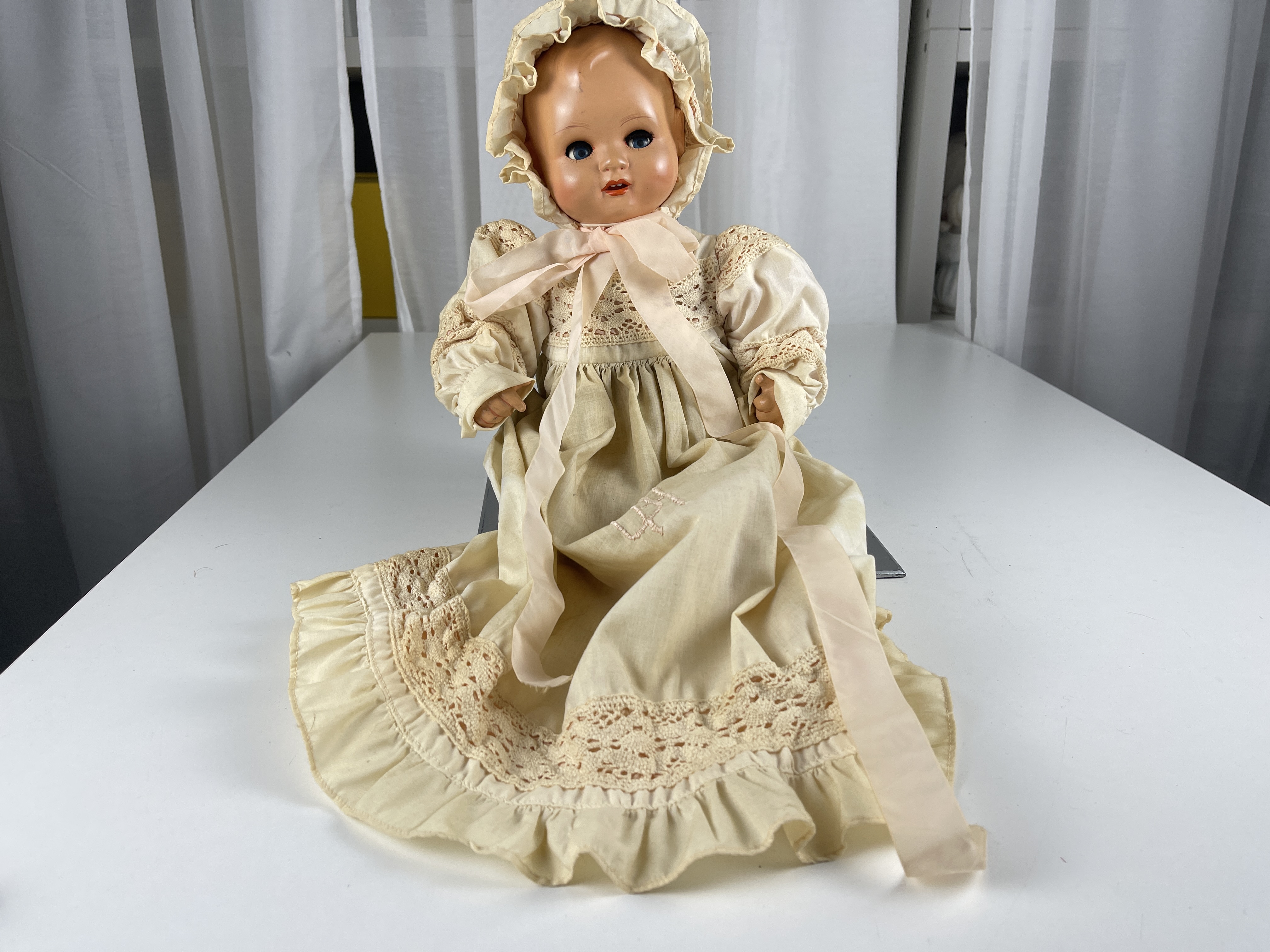 Vinyl Sammler Puppe 45 cm. Zustand siehe Fotos Raucherhaushalt 