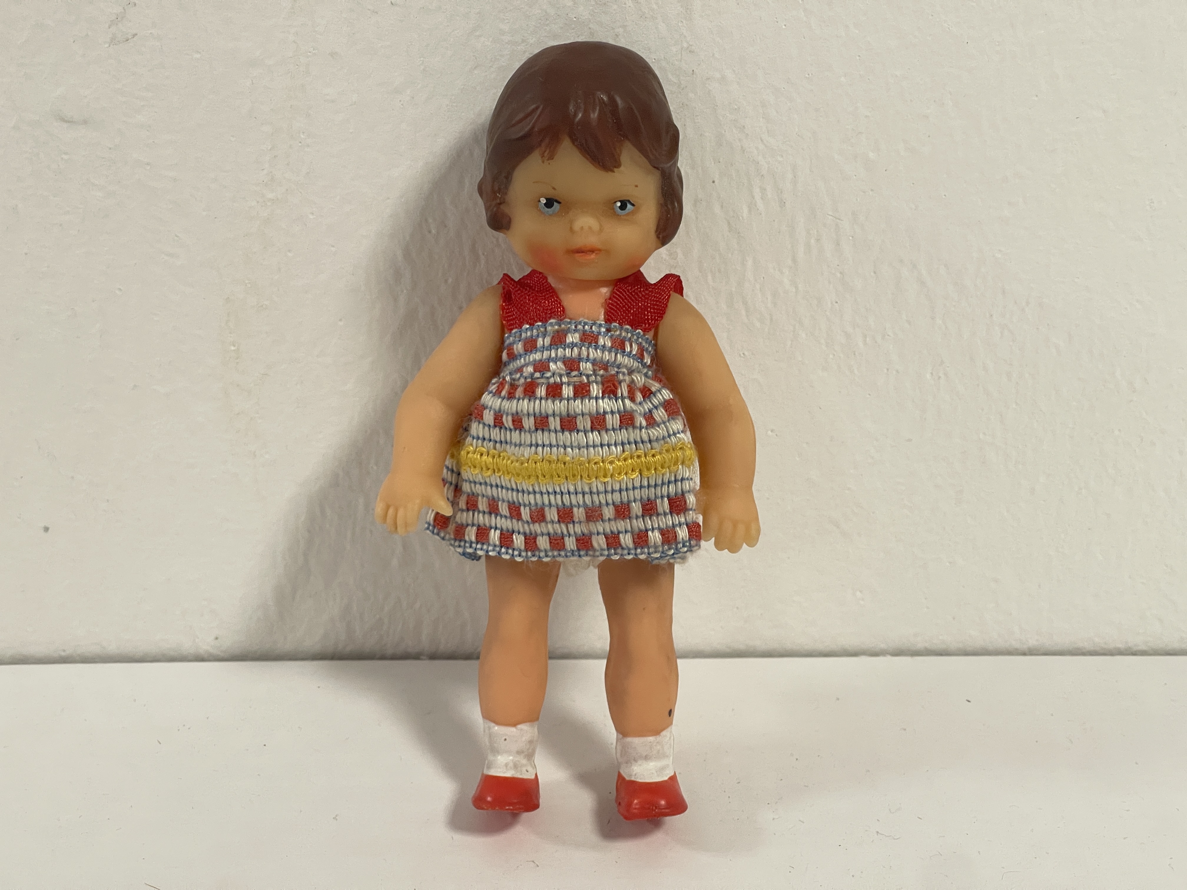 Sammler Vinyl Puppe 12 cm. Zustand siehe Fotos   