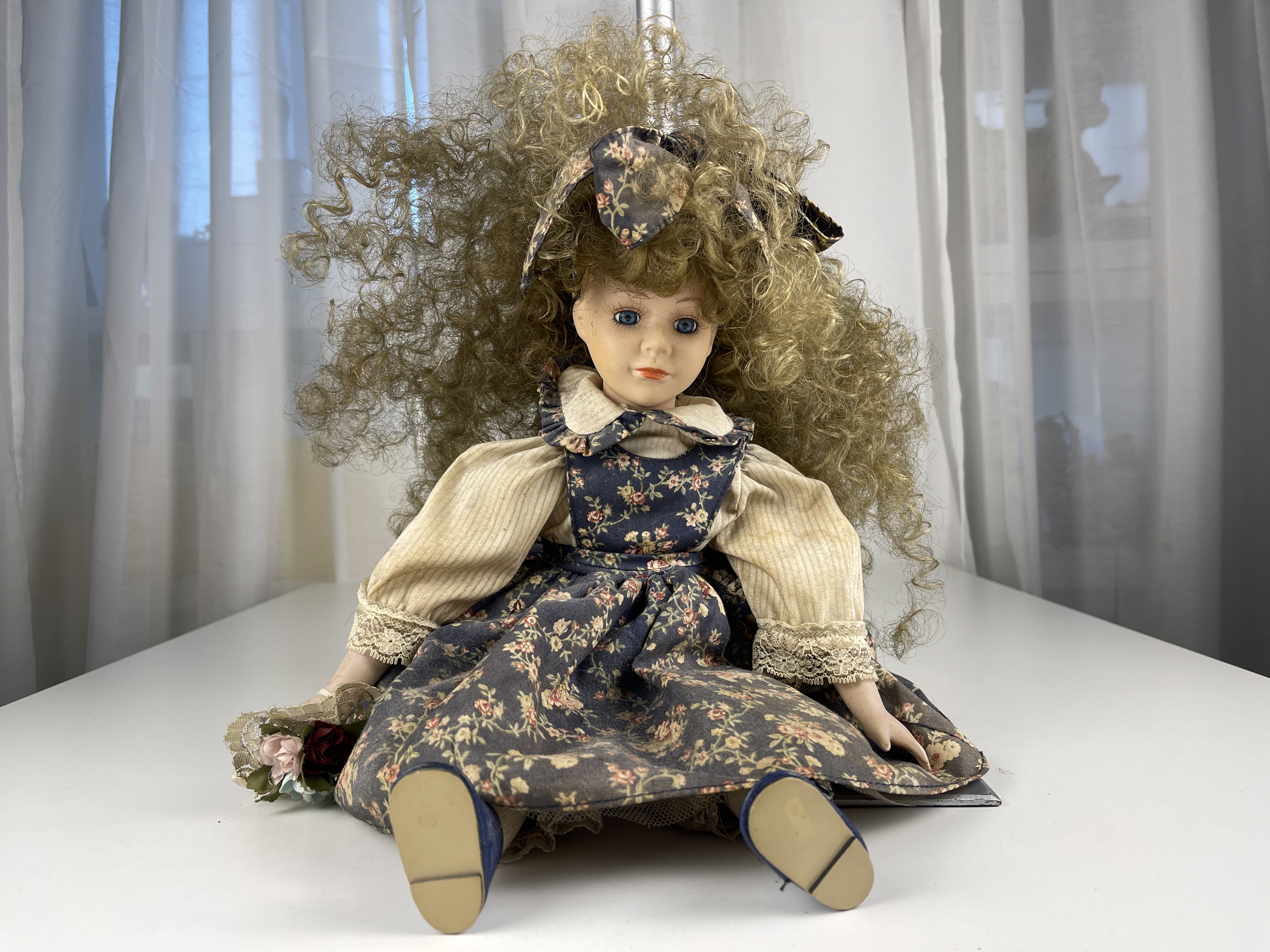 Künstlerpuppe Porzellanpuppe Puppe 42 cm. Zustand siehe Fotos 