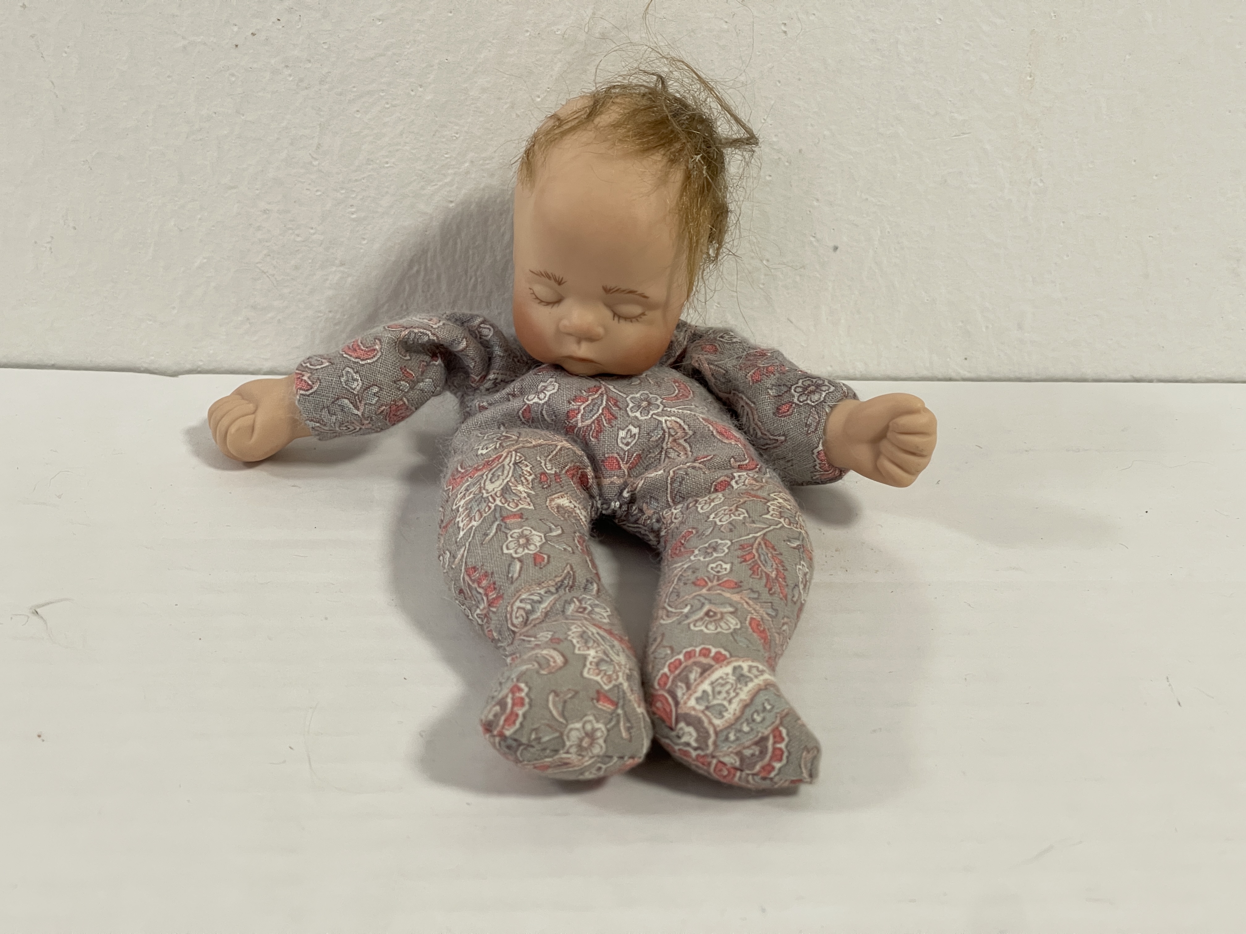 Künstlerpuppe Sammler Porzellan Puppe 17 cm Raucherhaushalt Zustand siehe Fotos  
