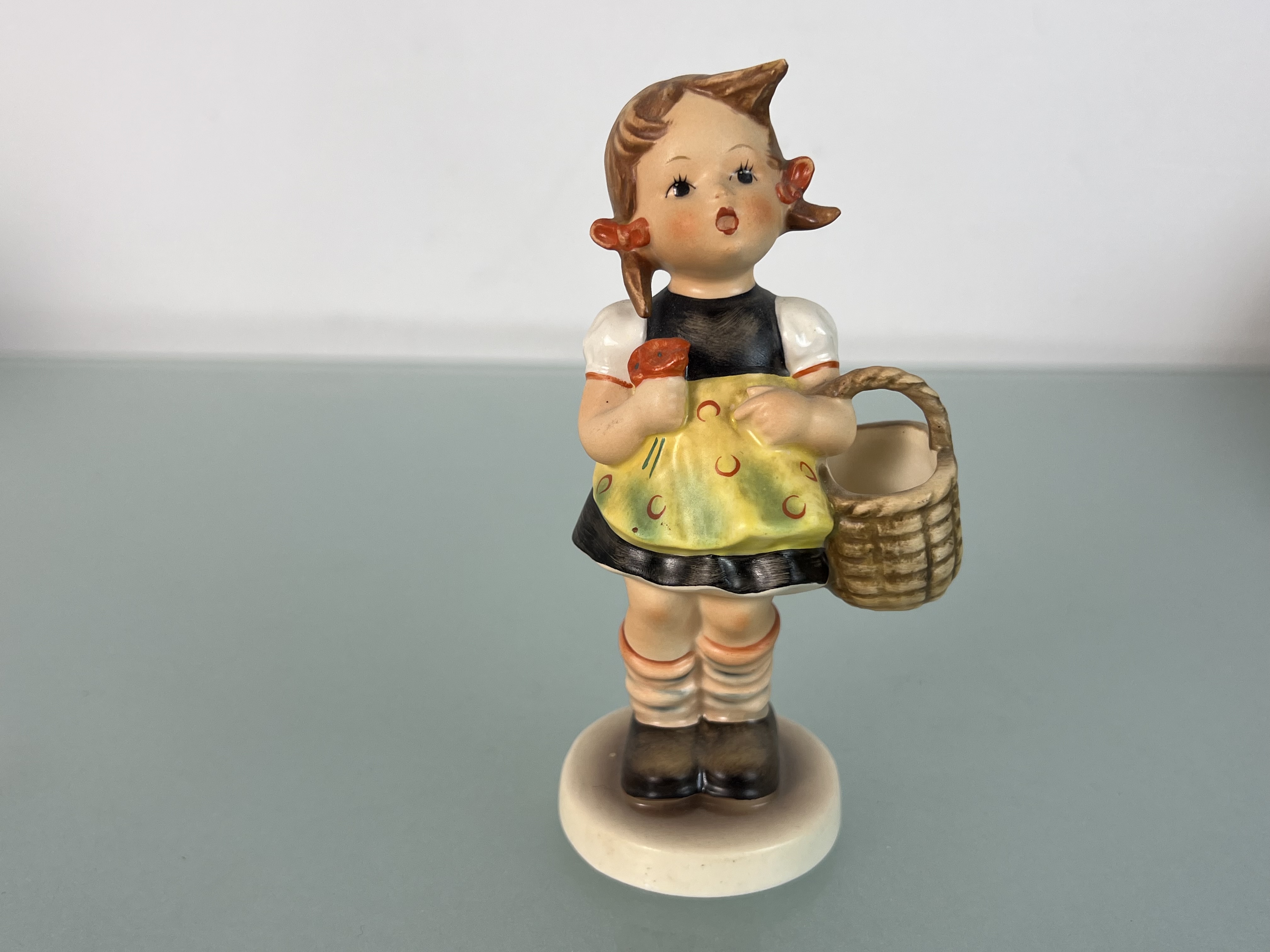 Hummel Figur 98/0 Der erste Einkauf 14,3 cm. 1 Wahl. Top Zustand   