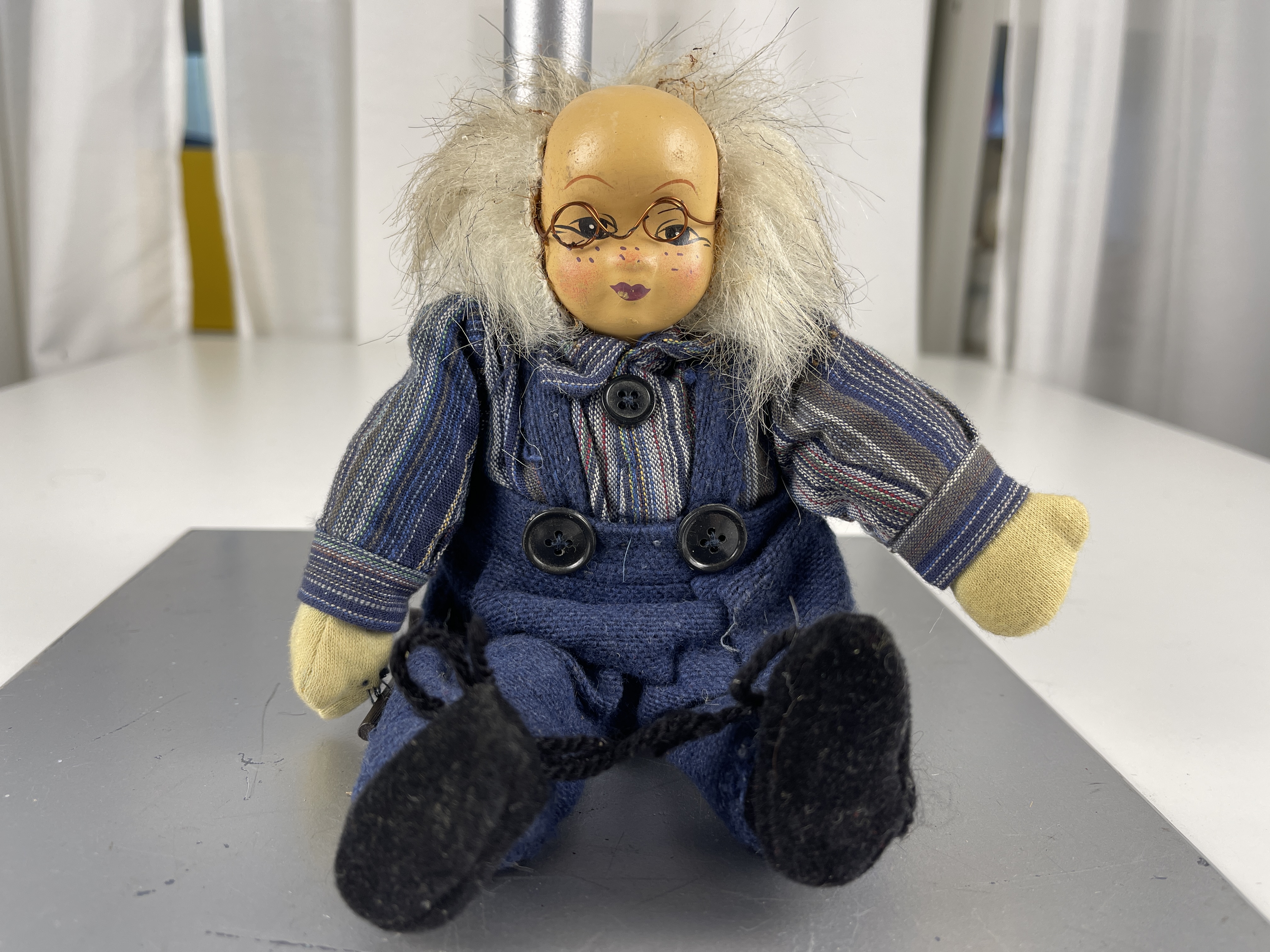 Sammler Puppe Porzellan Puppe 20 cm. Zustand siehe Fotos  