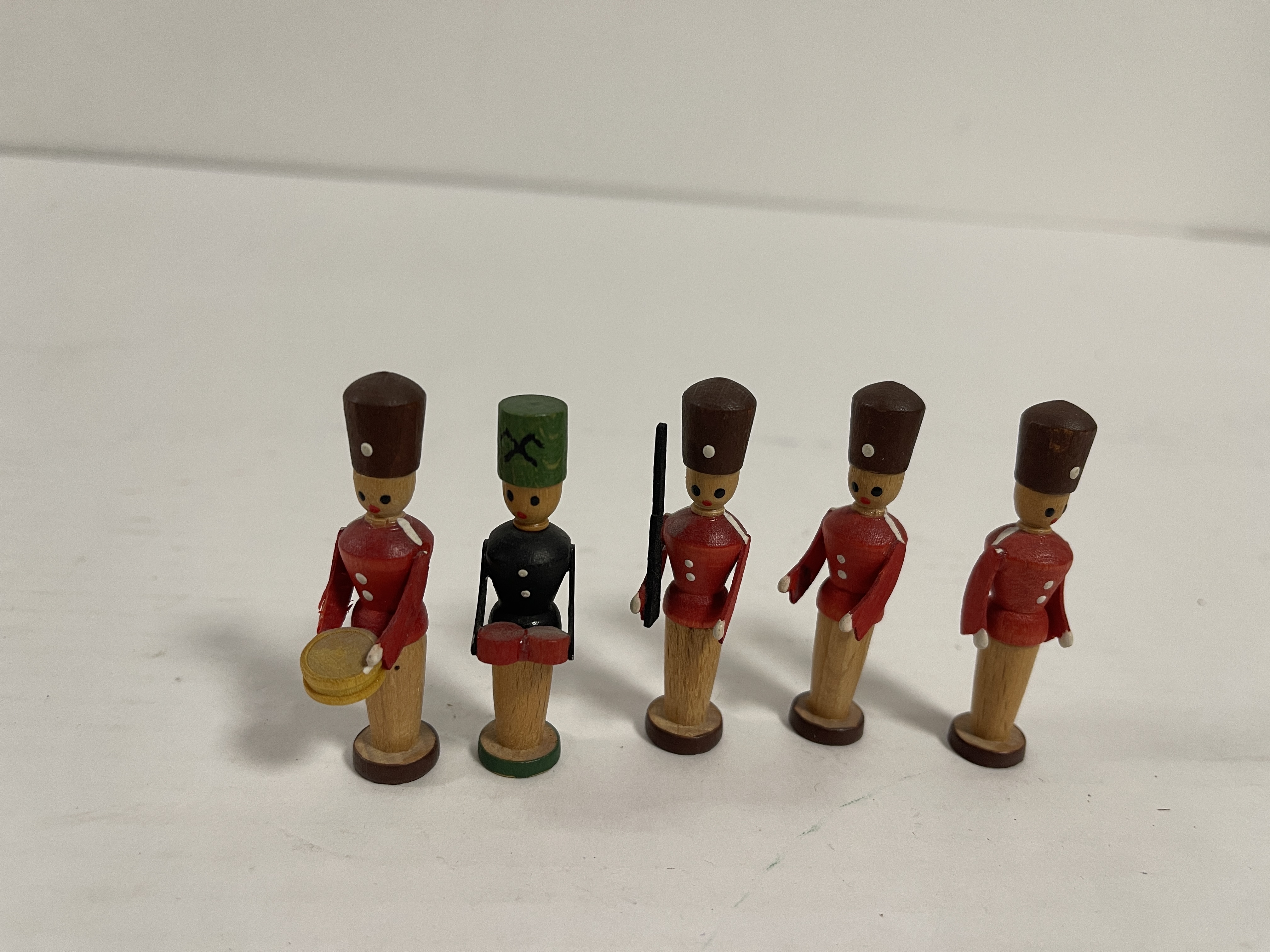 Erzgebirge Figur Konvolut Holzfigur ca. 5 cm. Zustand  siehe Fotos