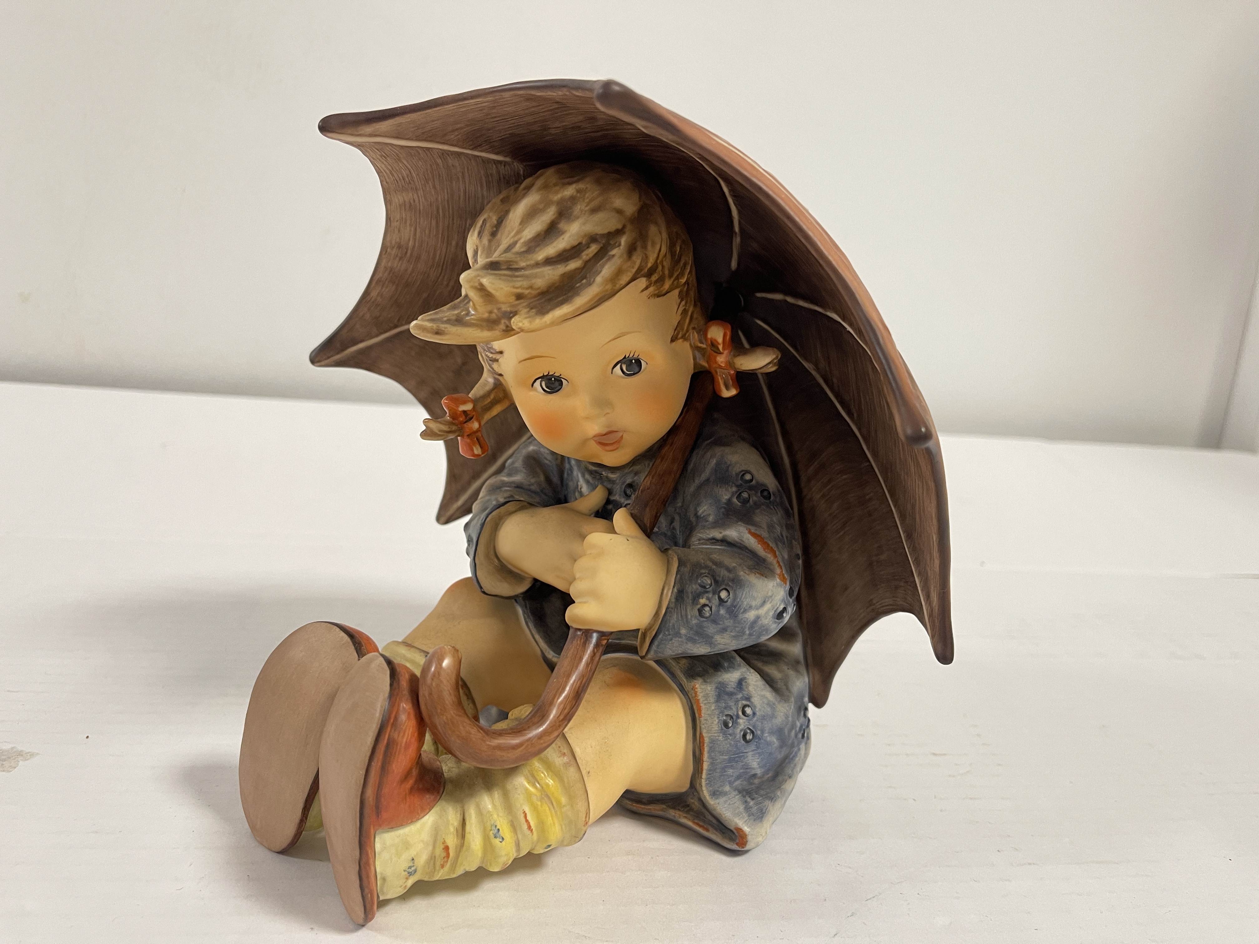 Hummel Figur 152/IIB. Geborgen Mädchen 20 cm. 2 Wahl. Top Zustand