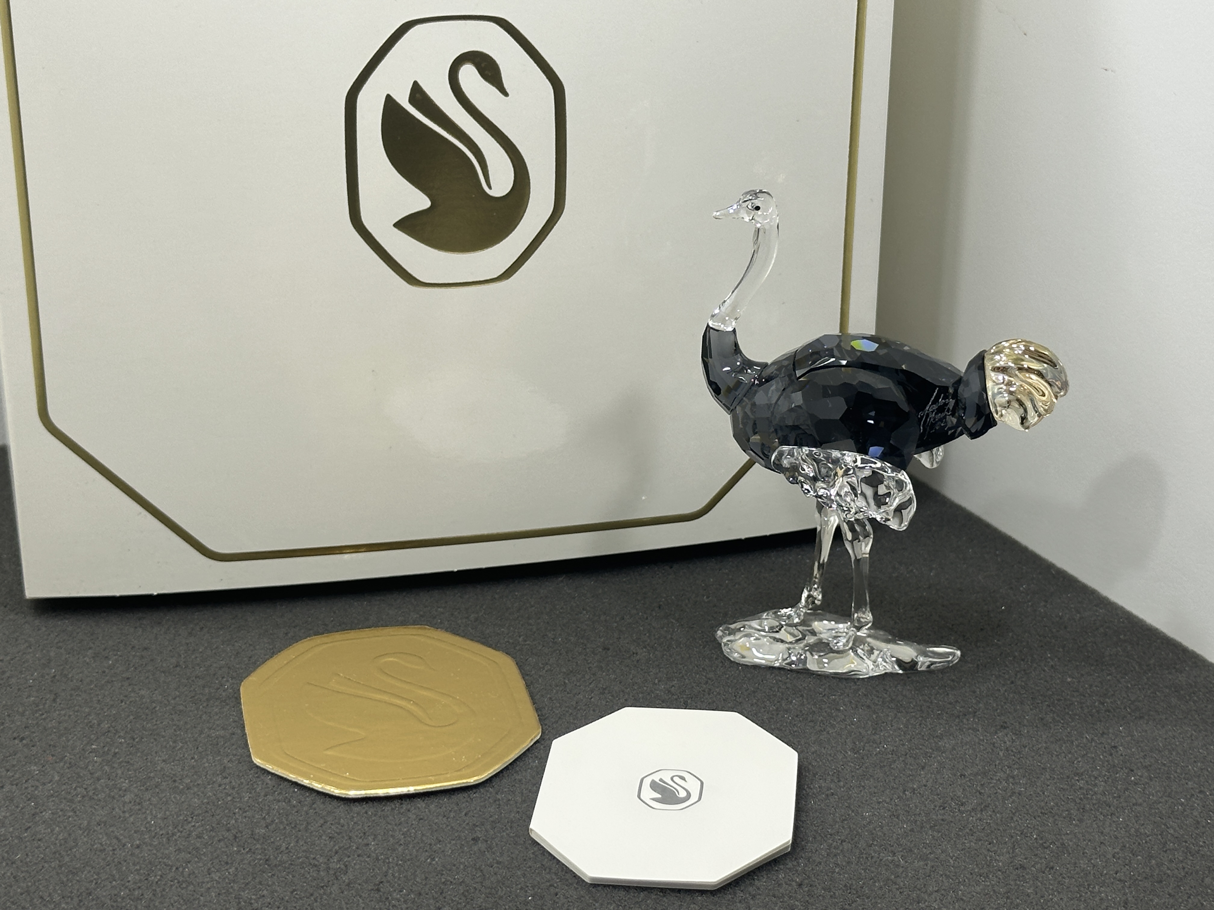 Swarovski Figur 5636302 SCS Jahresfigur 2023 Strauß Makena 10,4 cm mit OVP & Zertifikat in Top Zustand