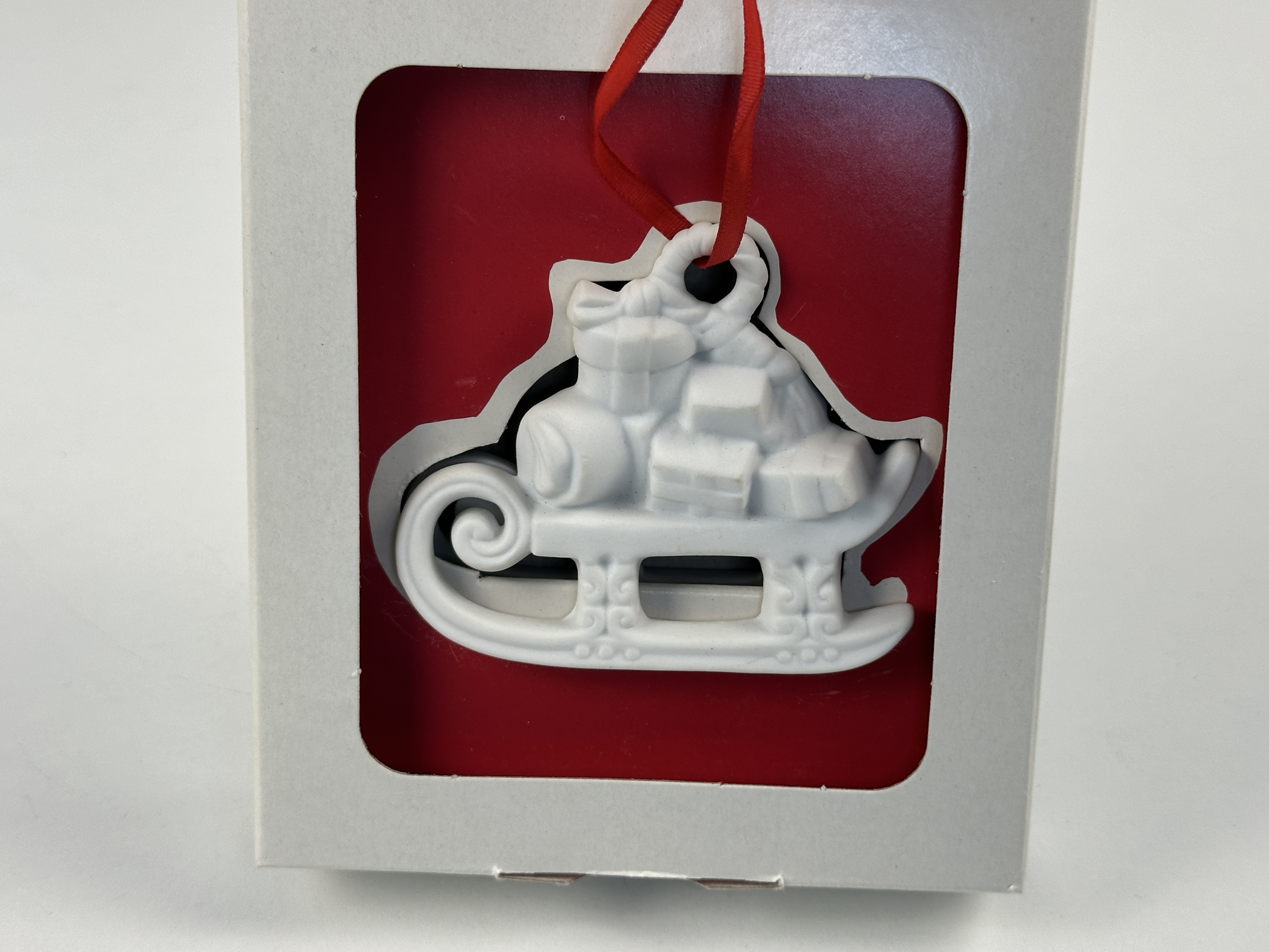  Hutschenreuther Porzellan Weihnachtsbaumschmuck Schlitten 6 x 6,5 cm. Top Zustand