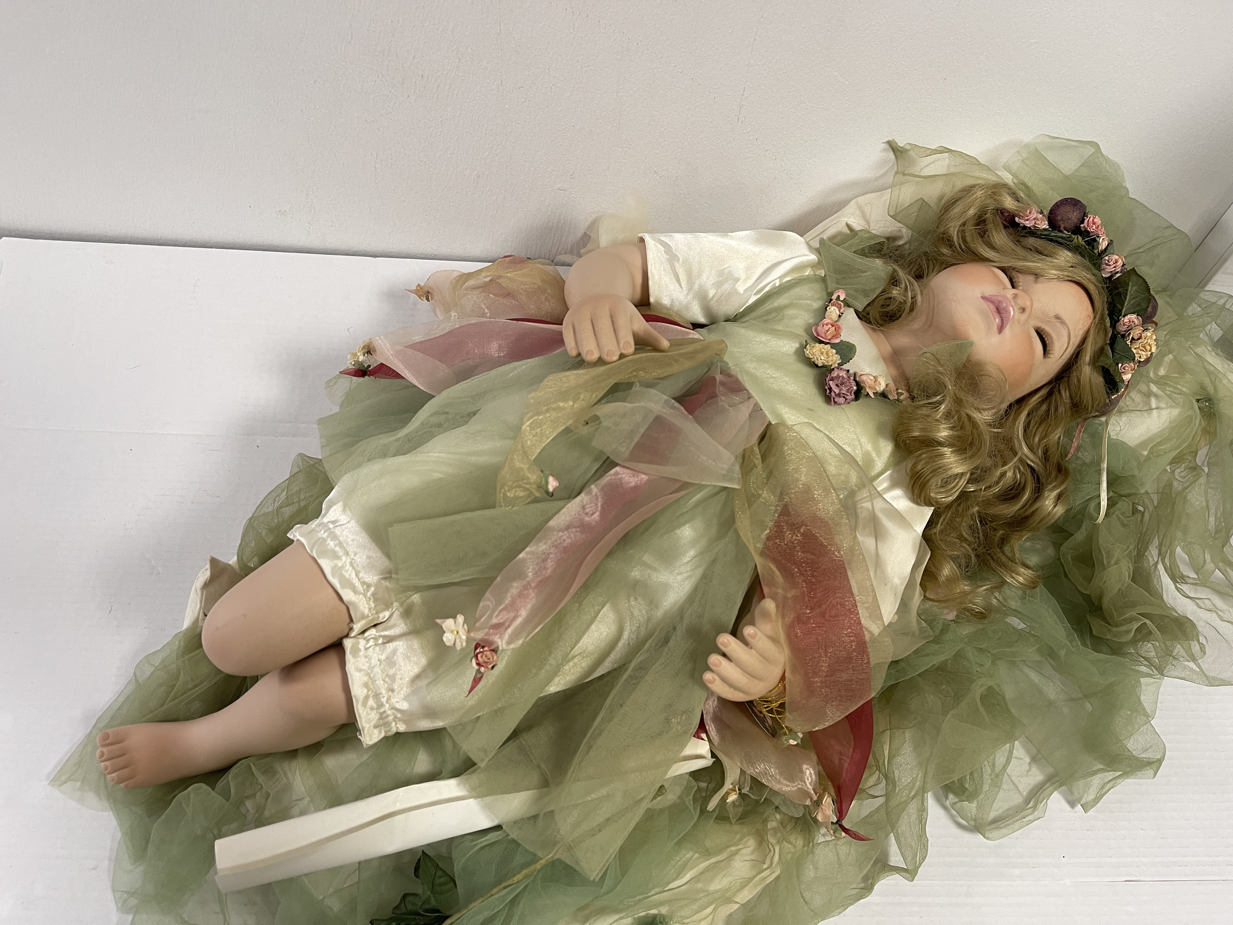 Künstlerpuppe Sammler Porzellan Puppe 75 cm Raucherhaushalt Zustand siehe Fotos 