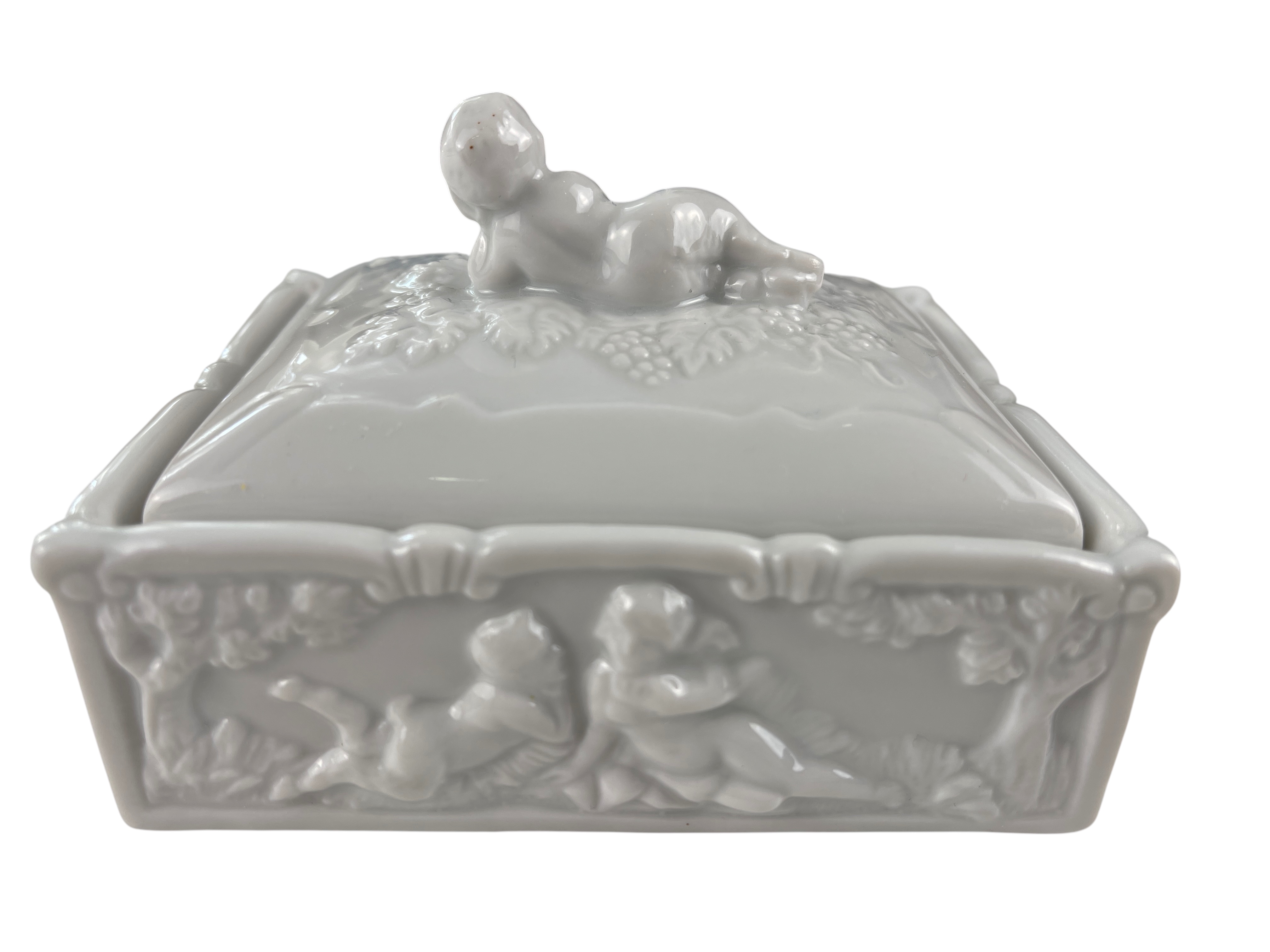 PMP Sammler Porzellan Deckeldose 10 x 8 cm. Zustand  siehe Fotos