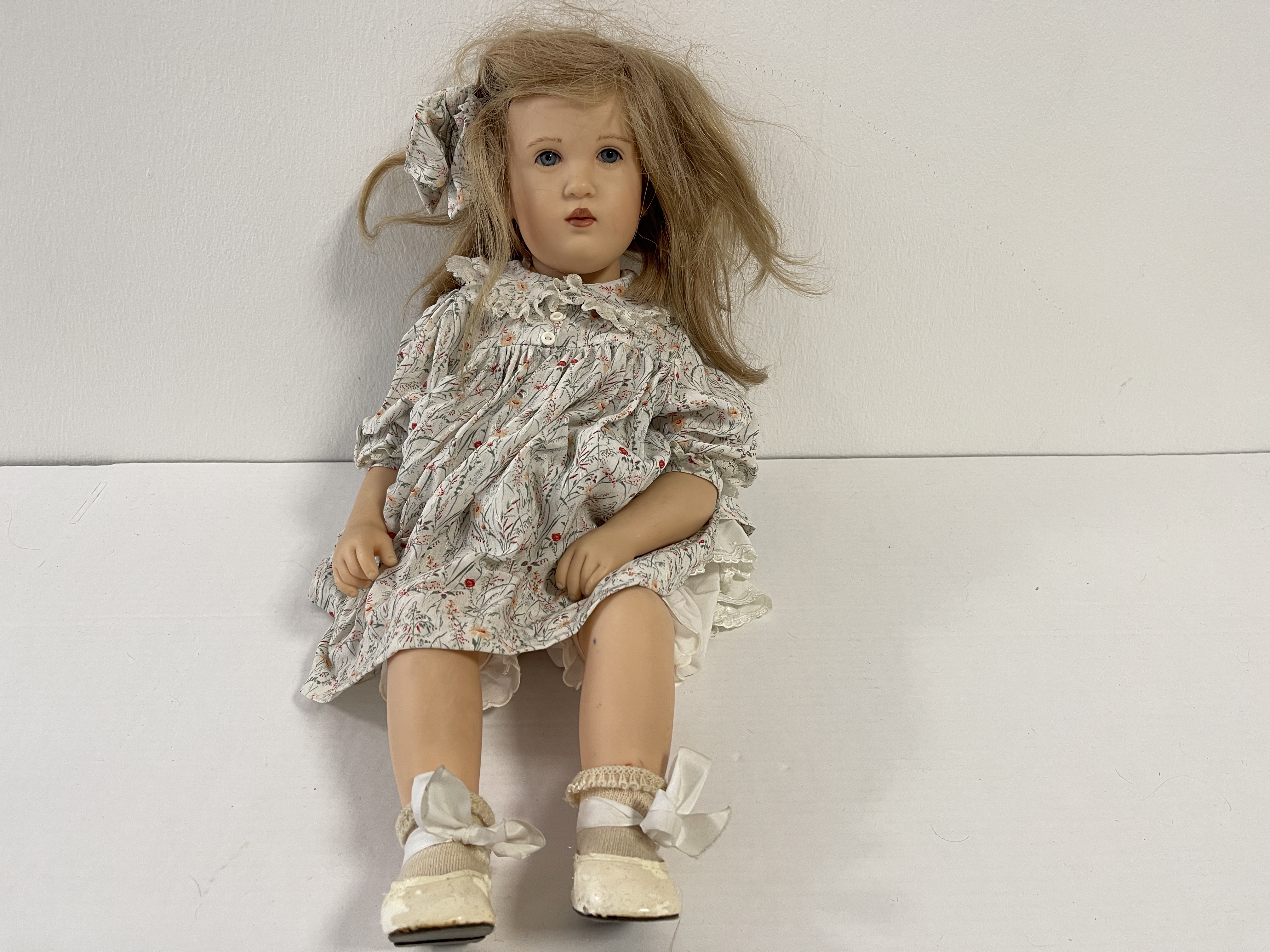 Götz Sabine Esche Künstlerpuppe Vinyl Puppe 54 cm. Zustand siehe Fotos 