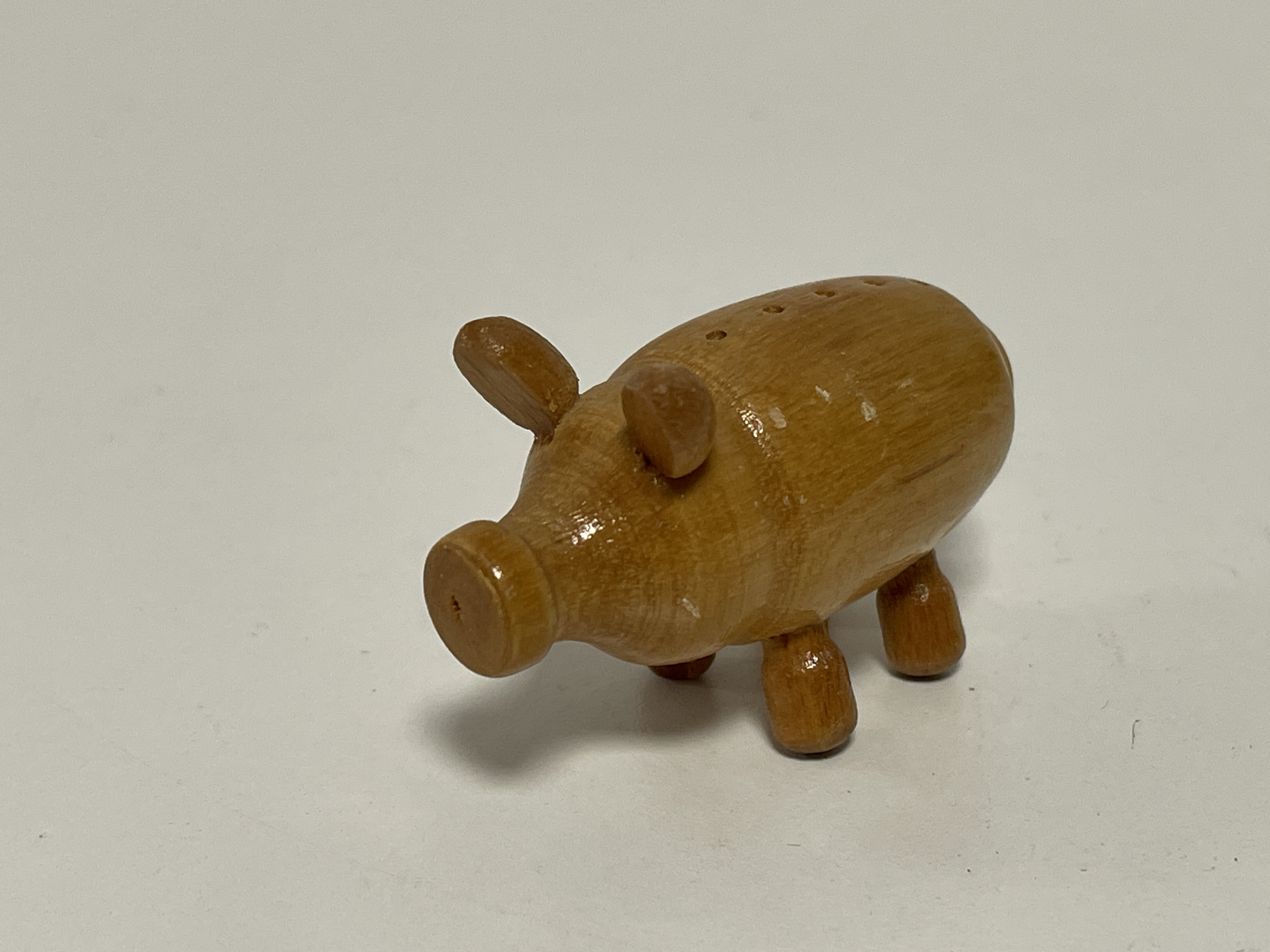 Erzgebirge Figur Salz / Pfeffer Streuer Schwein 6 x 3,5 cm. Zustand siehe Fotos   