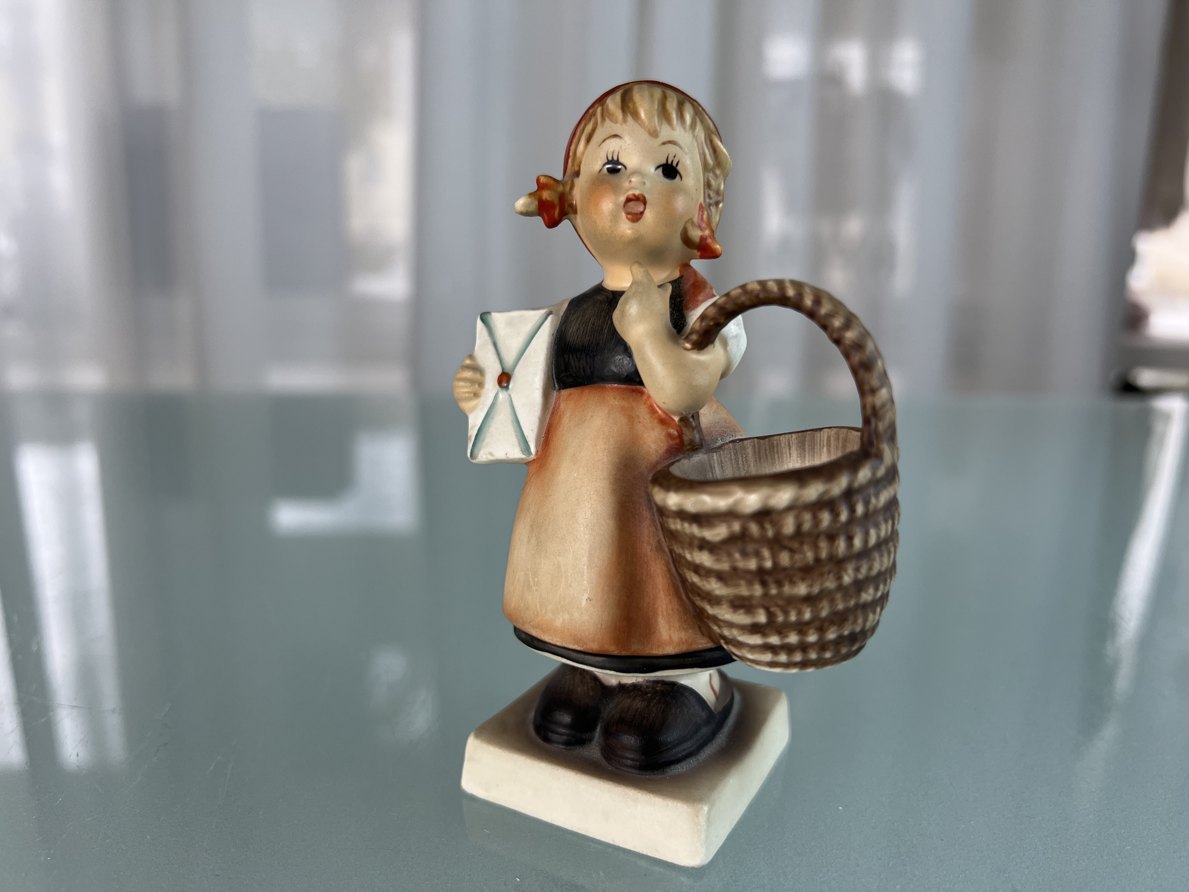 Hummel Figur 13/0 Die Gratulantin 14 cm. 1 Wahl. Top Zustand 