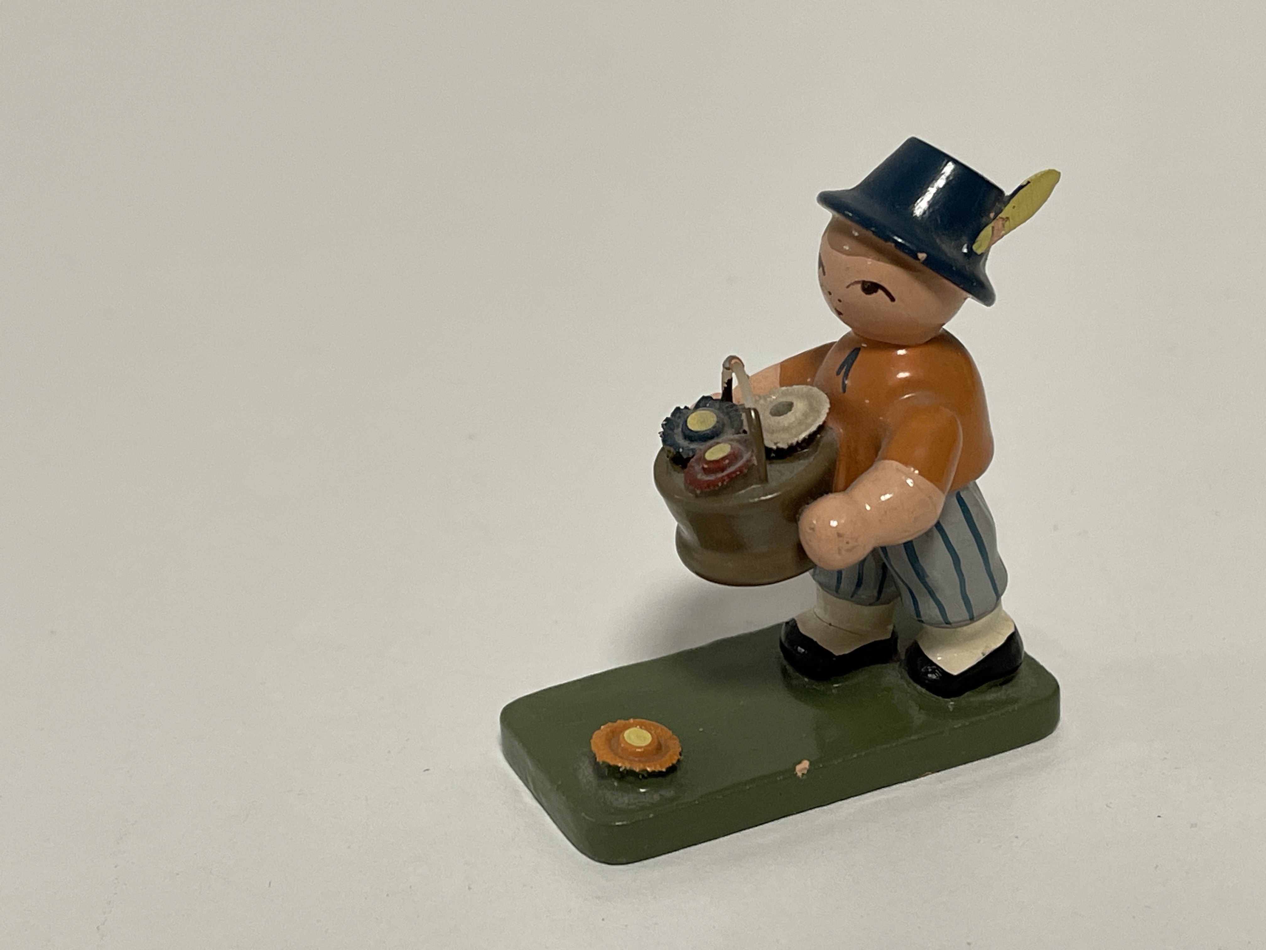 Erzgebirge Figur 5,5 cm. Zustand siehe Fotos  