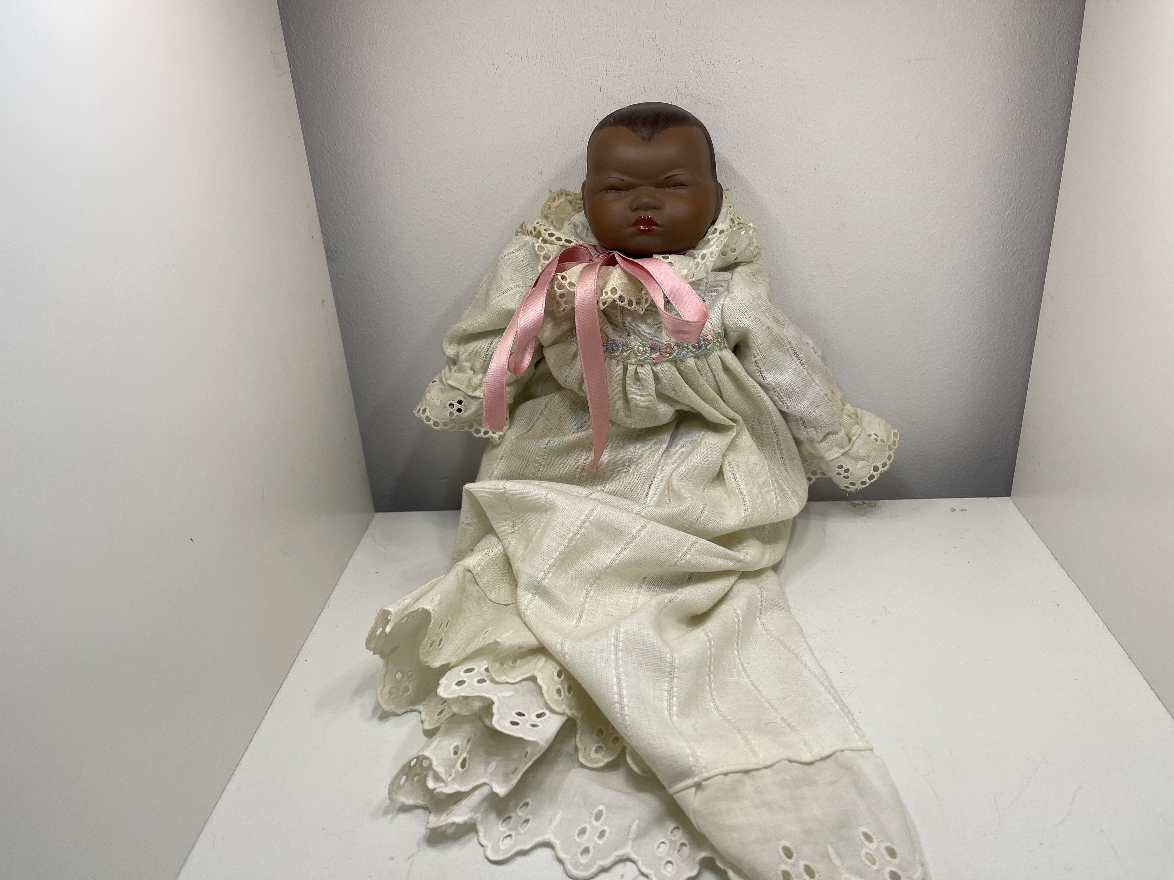 Alte Puppe Sammler Porzellan Kopf Puppe 26 cm. Zustand siehe Fotos  