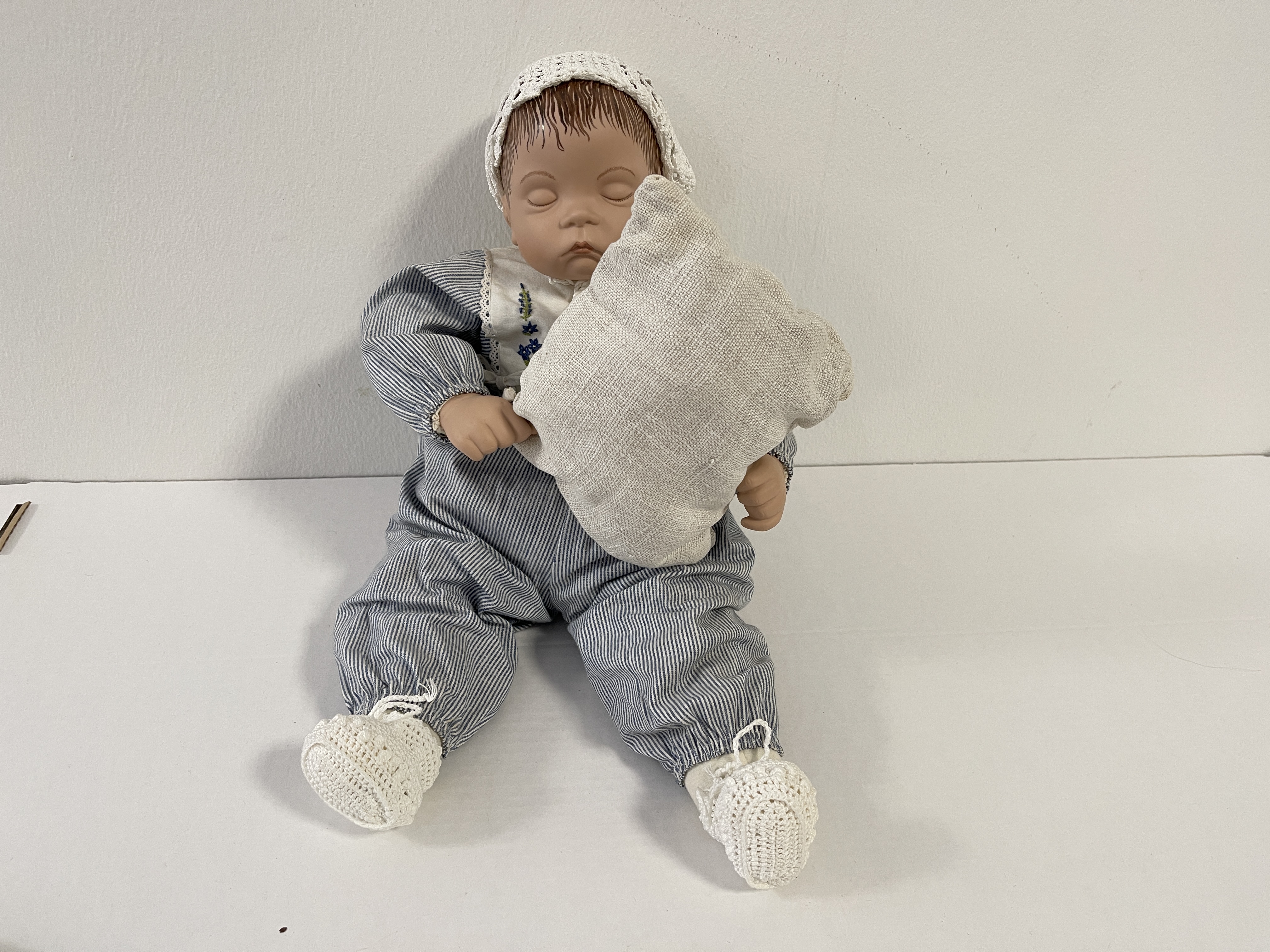 Künstler Porzellan Puppe 43 cm.  Zustand siehe Fotos   