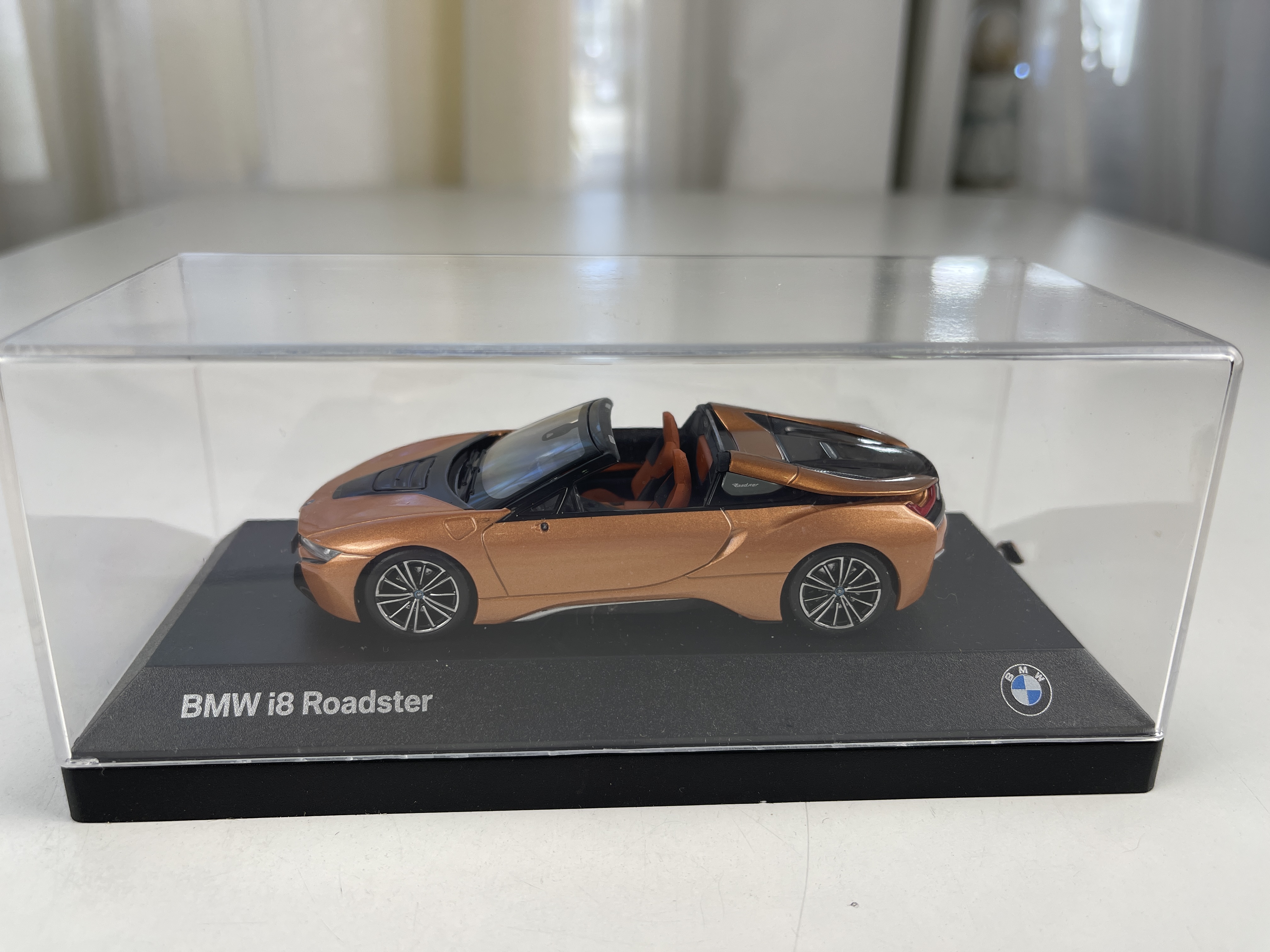 Modellauto BMW i8 Roadster - 1:43 - Top Zustand 