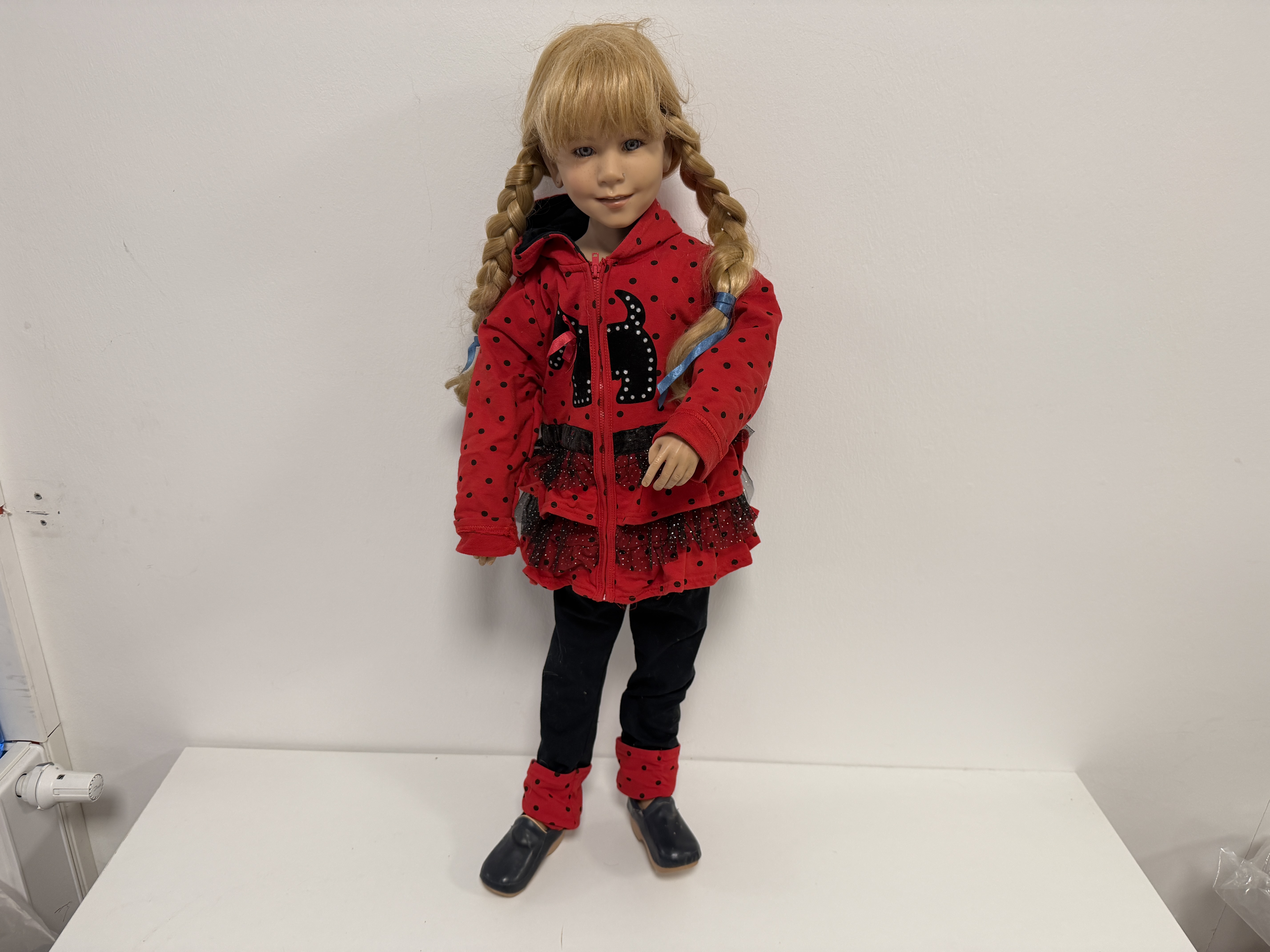 Künstlerpuppe Susan Lippl Vinyl Puppe 93 cm. Guter Zustand siehe Fotos 