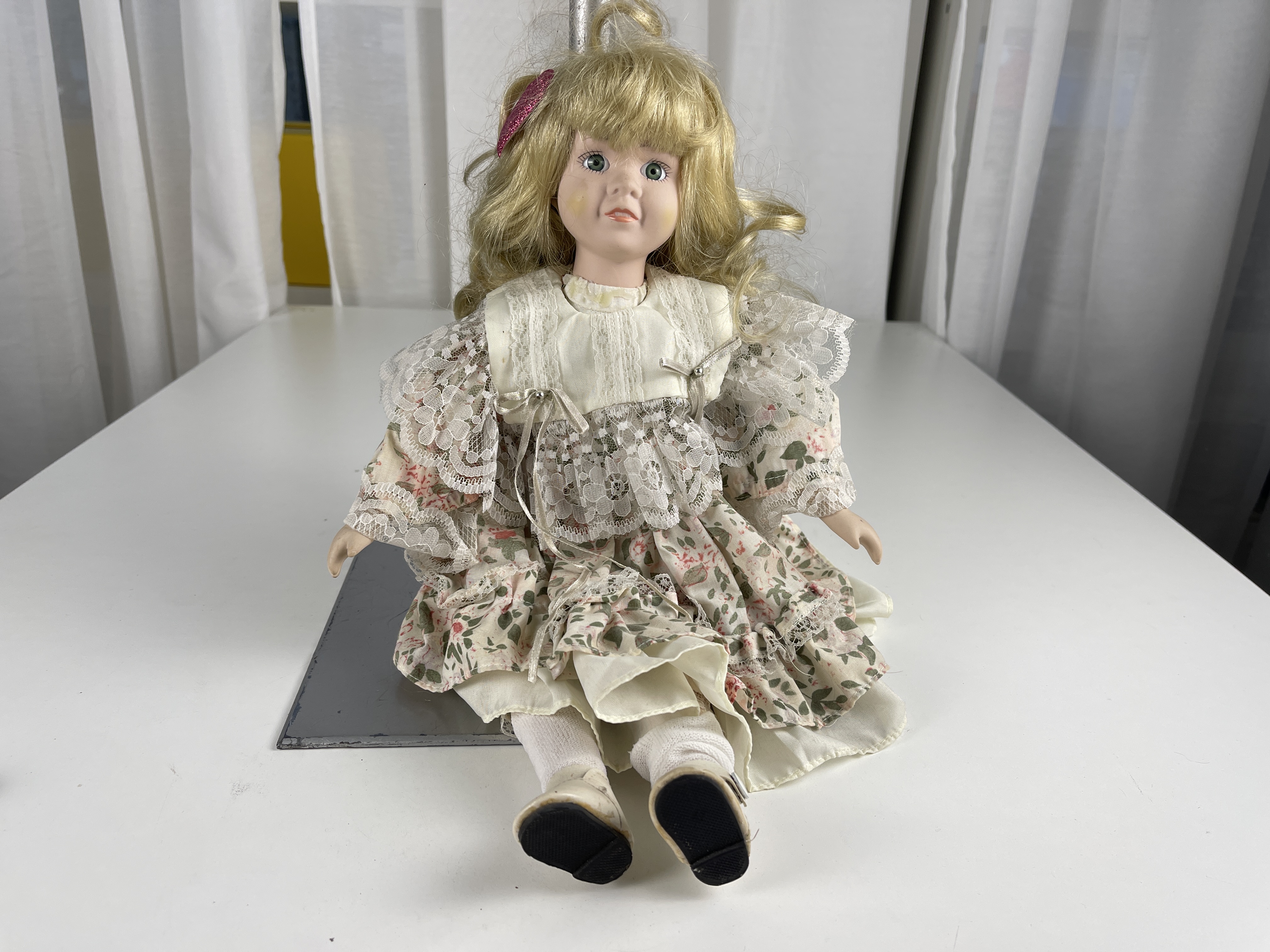 Sammler Puppe Porzellankopfpuppe 42 cm. Zustand Siehe Fotos.      